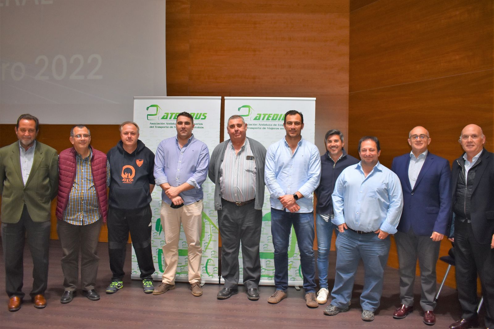 Nueva Junta Directiva de Atedibus 2022, con su presidente Manuel Gutiérrez Zambruno (quinto por la izquierda).
