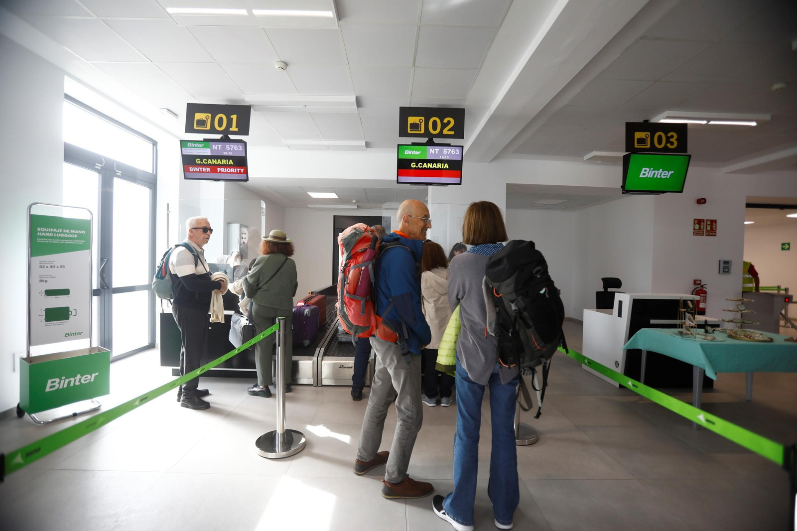 El aeropuerto de Córdoba recibe el primer vuelo de Binter desde Canarias, en imágenes