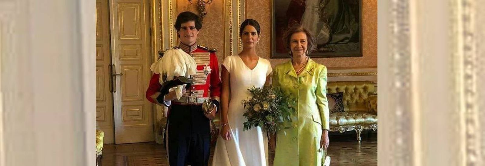 Los contrayentes con la reina Sofía