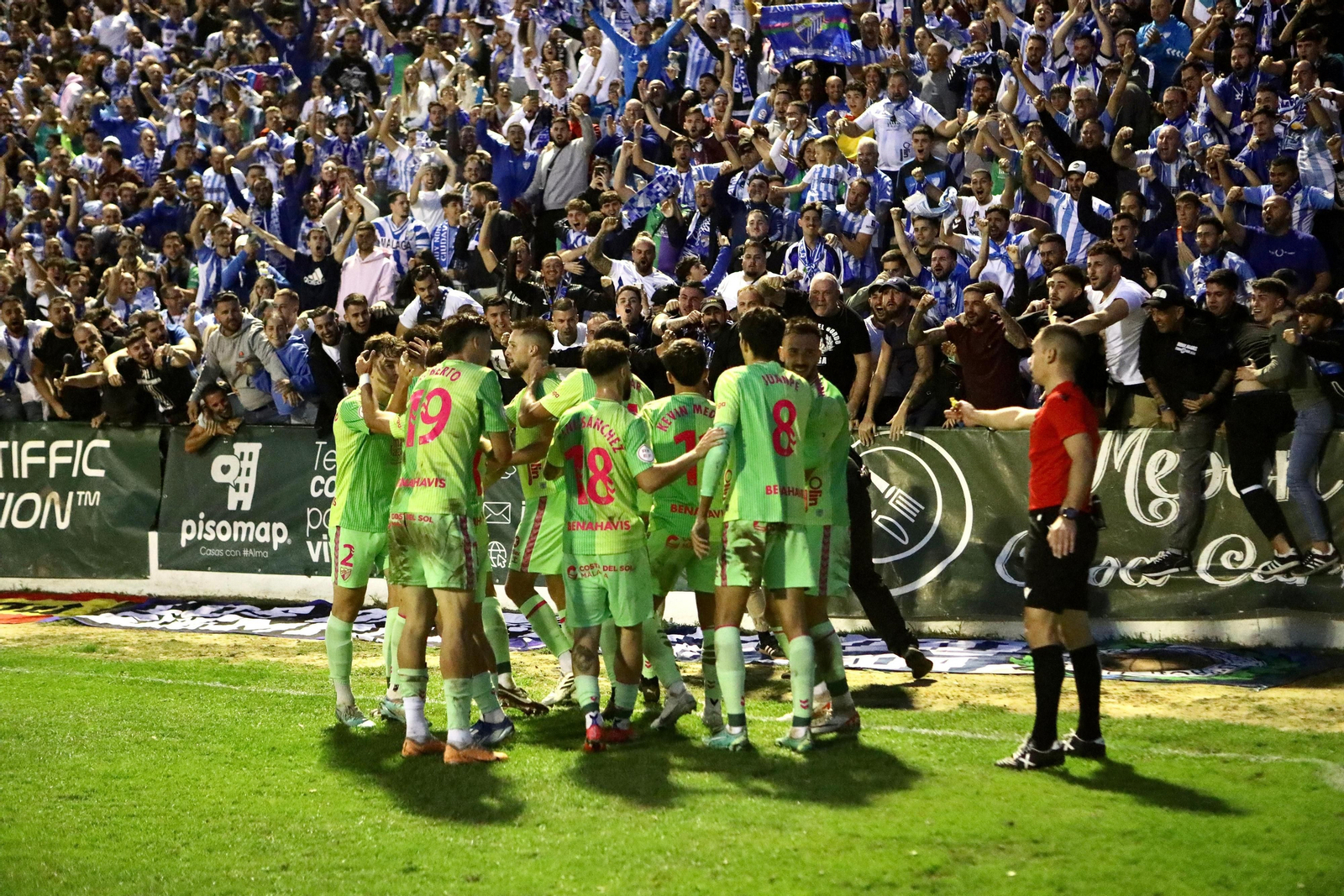 El Málaga celebra un gol.
