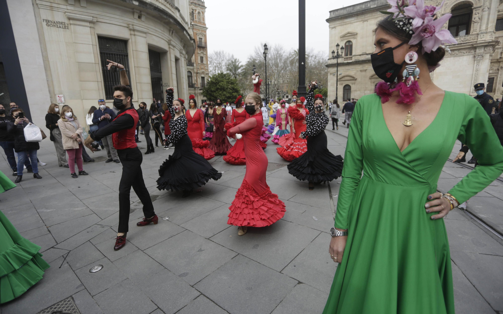 Las imágenes de la manifestación del sector de la moda flamenca