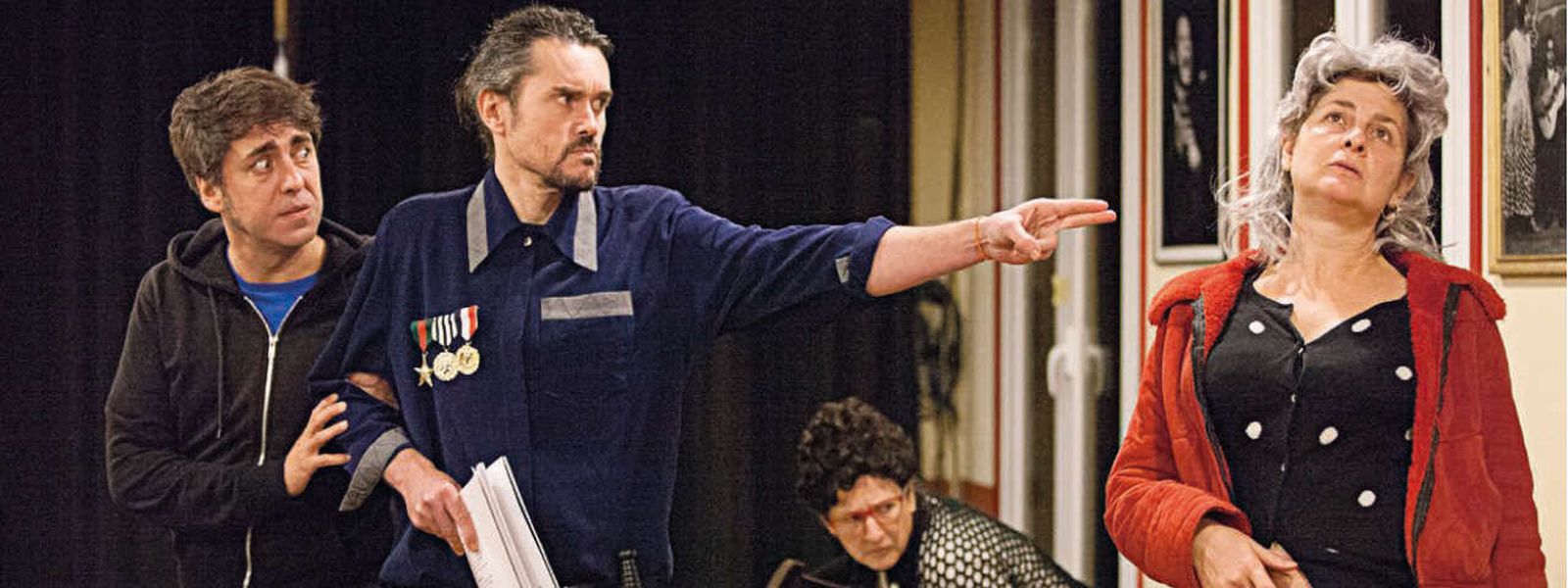 Una escena de 'Las Bingueras de Eurípides' de Las niñas de Cádiz.