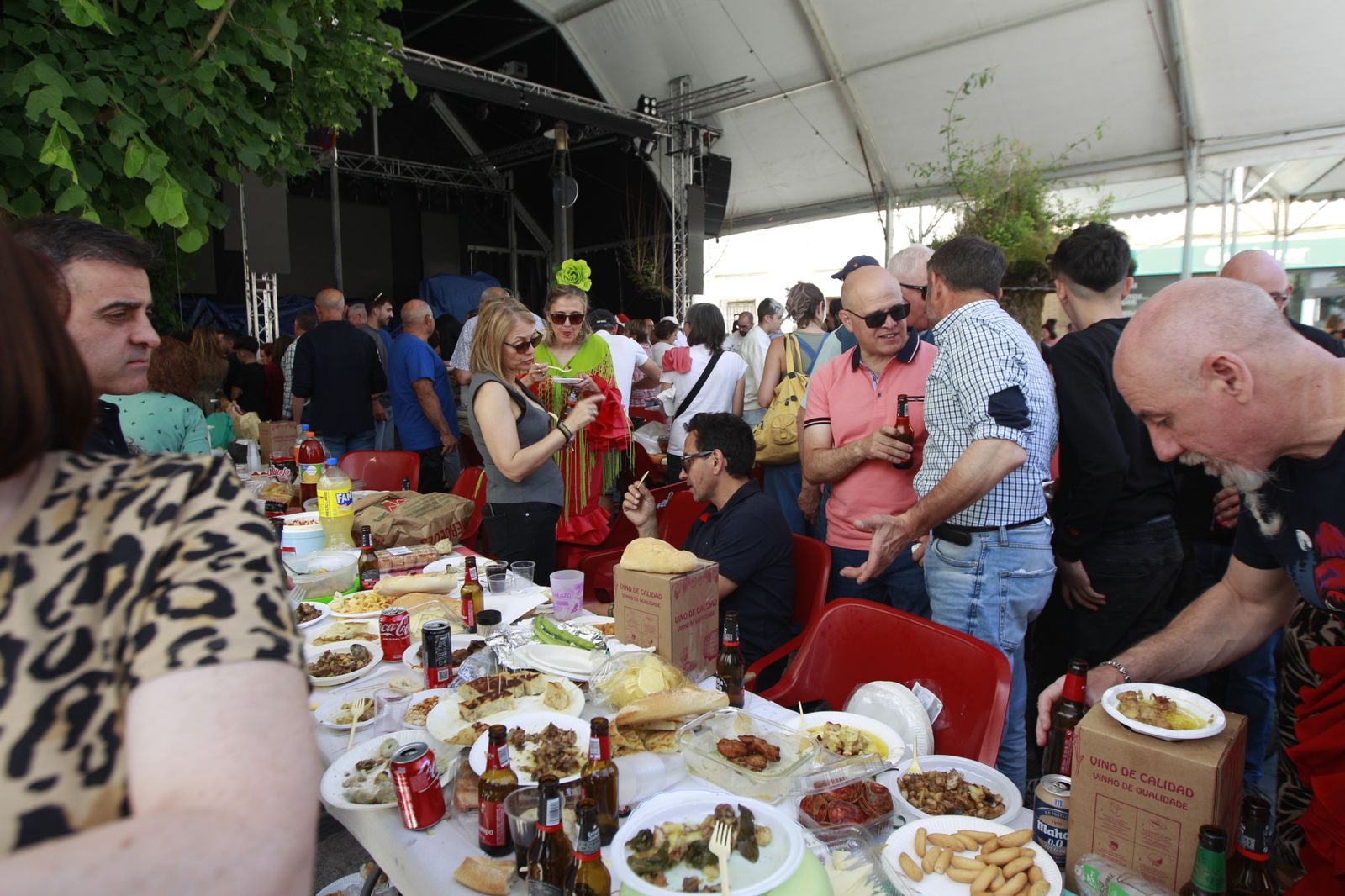 Imágenes de las Fiestas de Abrucena: concurso de mostos, encierro infantil y migas populares
