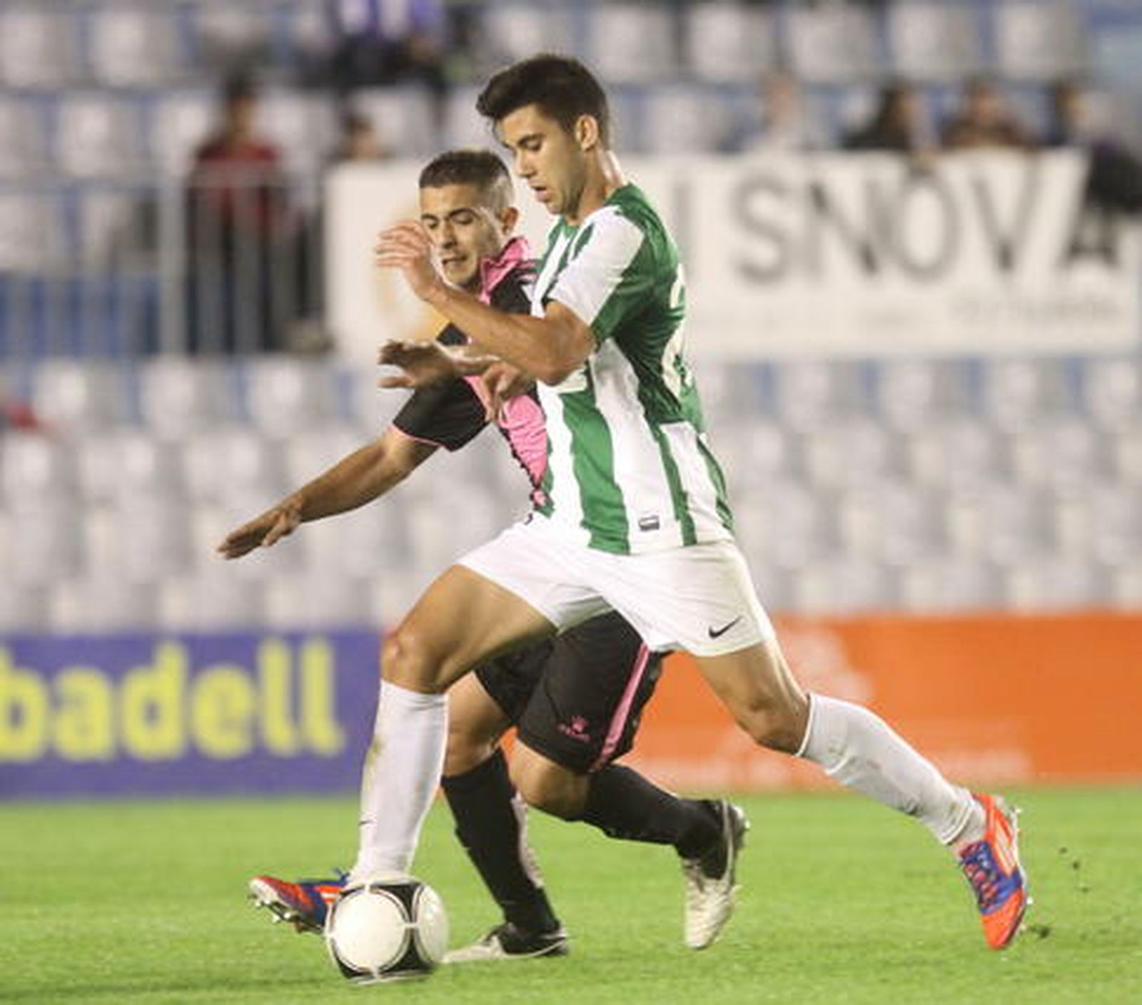 Un tanto en la prórroga y en propia puerta del exblanquiverde Pablo Ruiz mete al CCF en 1/16 de final de la Copa.

Foto: Joma