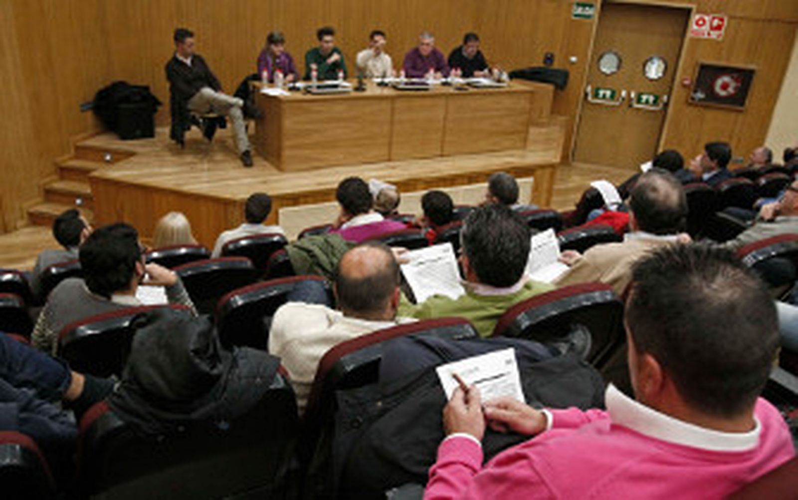 El Algeciras aprueba un balance con un déficit de 14.400 euros