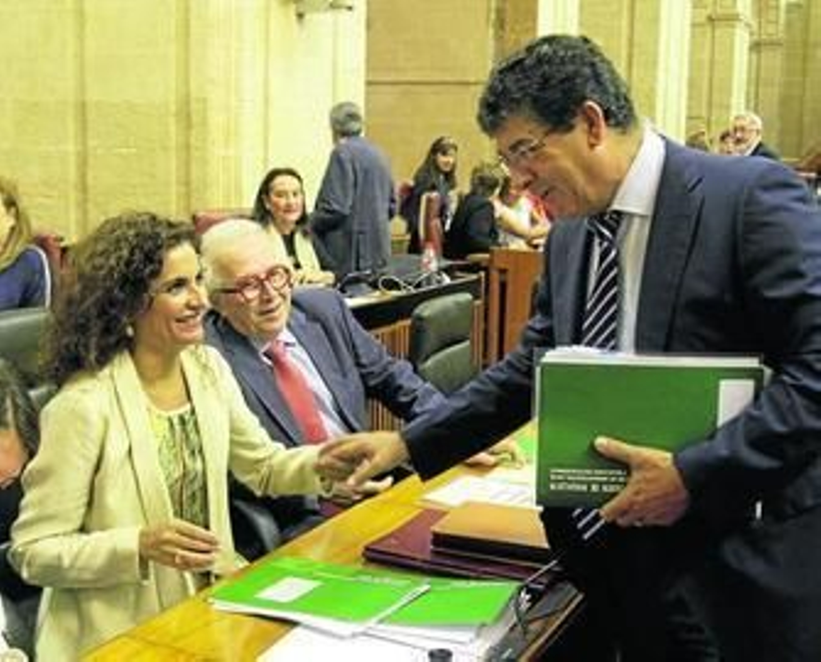 María Jesús Montero y Diego Valderas, en un debate presupuestario en el Parlamento andaluz.