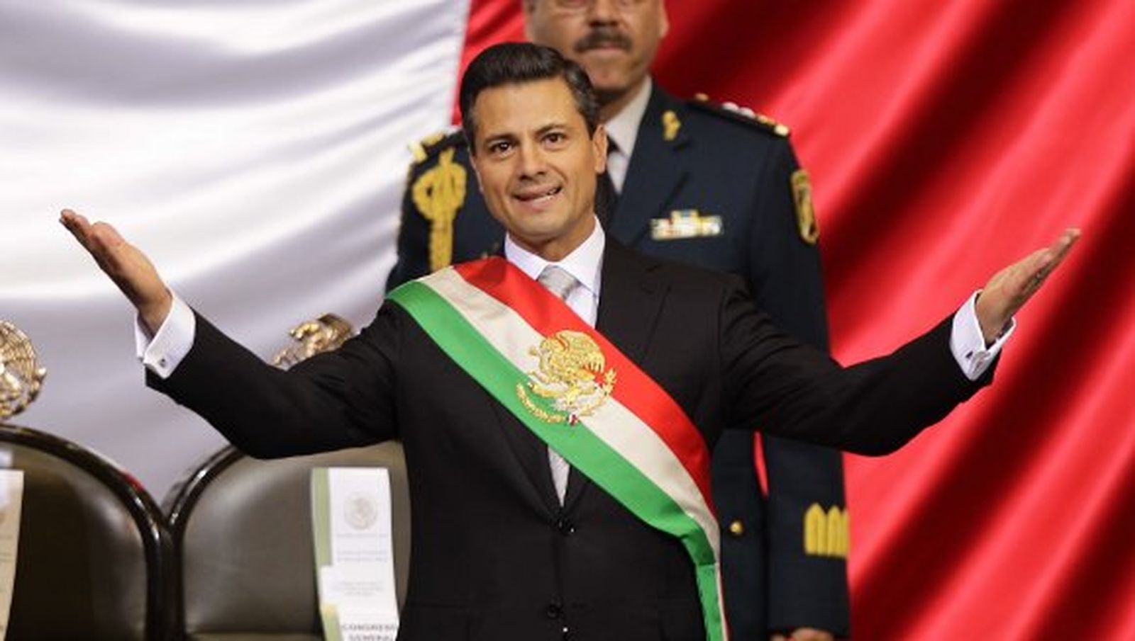 Peña Nieto asume la Presidencia de México prometiendo cuentas "con déficit cero"