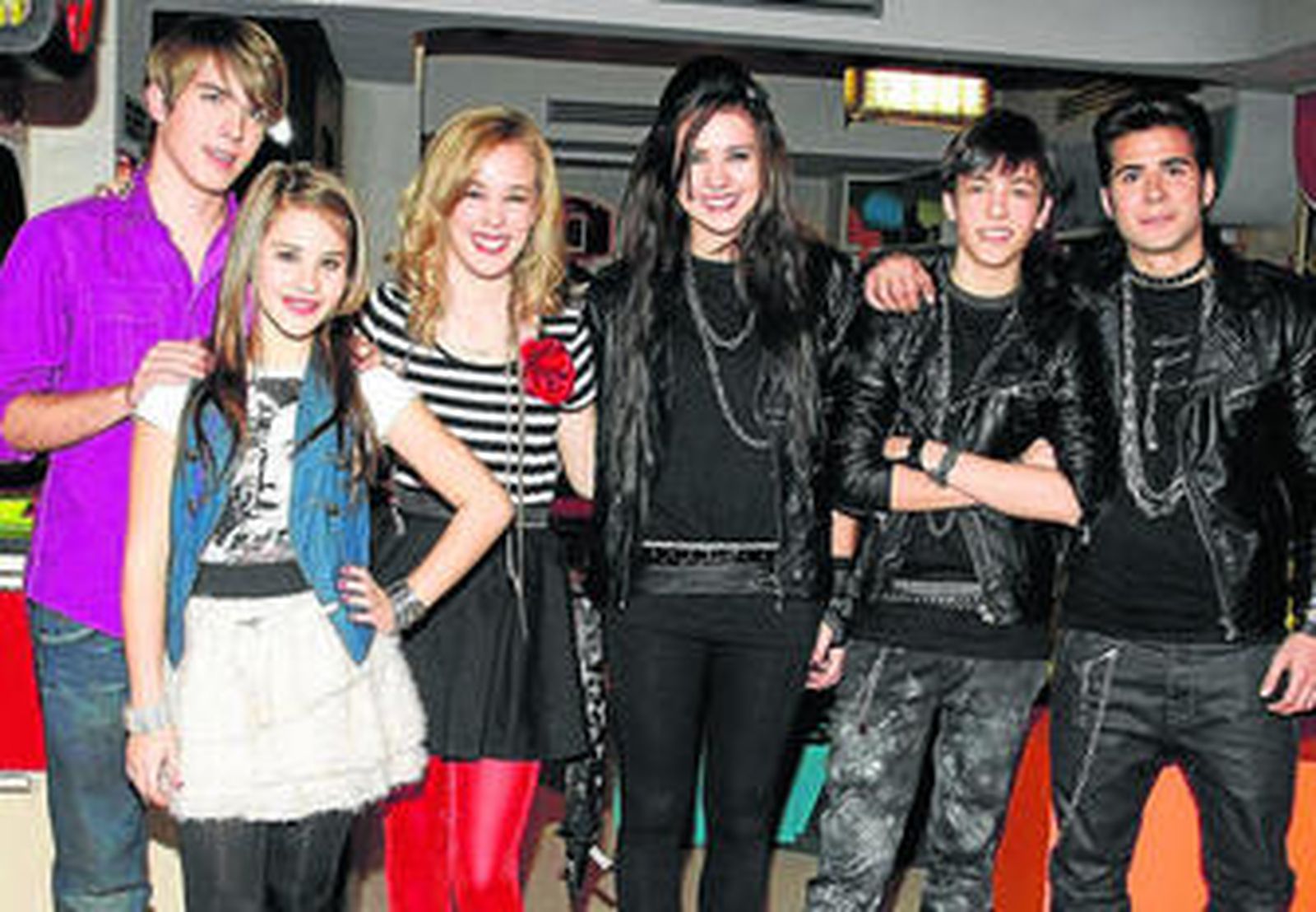 Los protagonistas de 'La gira', la serie española de Disney que comenzará el 25 de febrero.