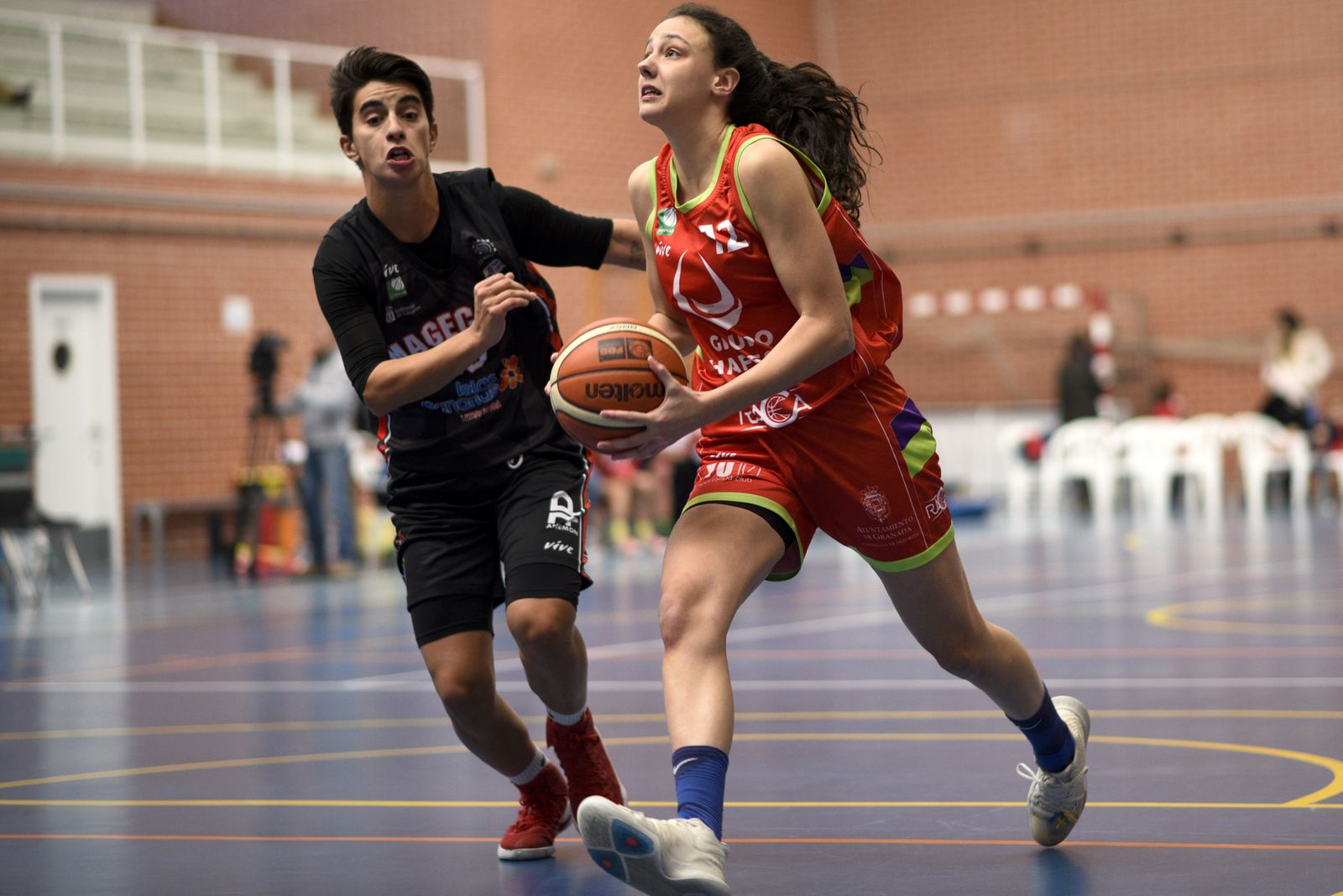 Una jugada del partido de la primera vuelta ante las canarias