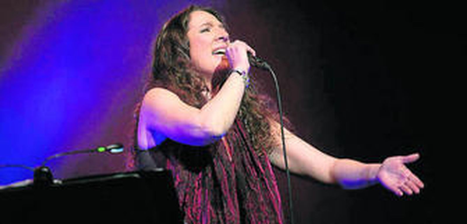 La portuguesa Dulce Pontes, durante una actuación.