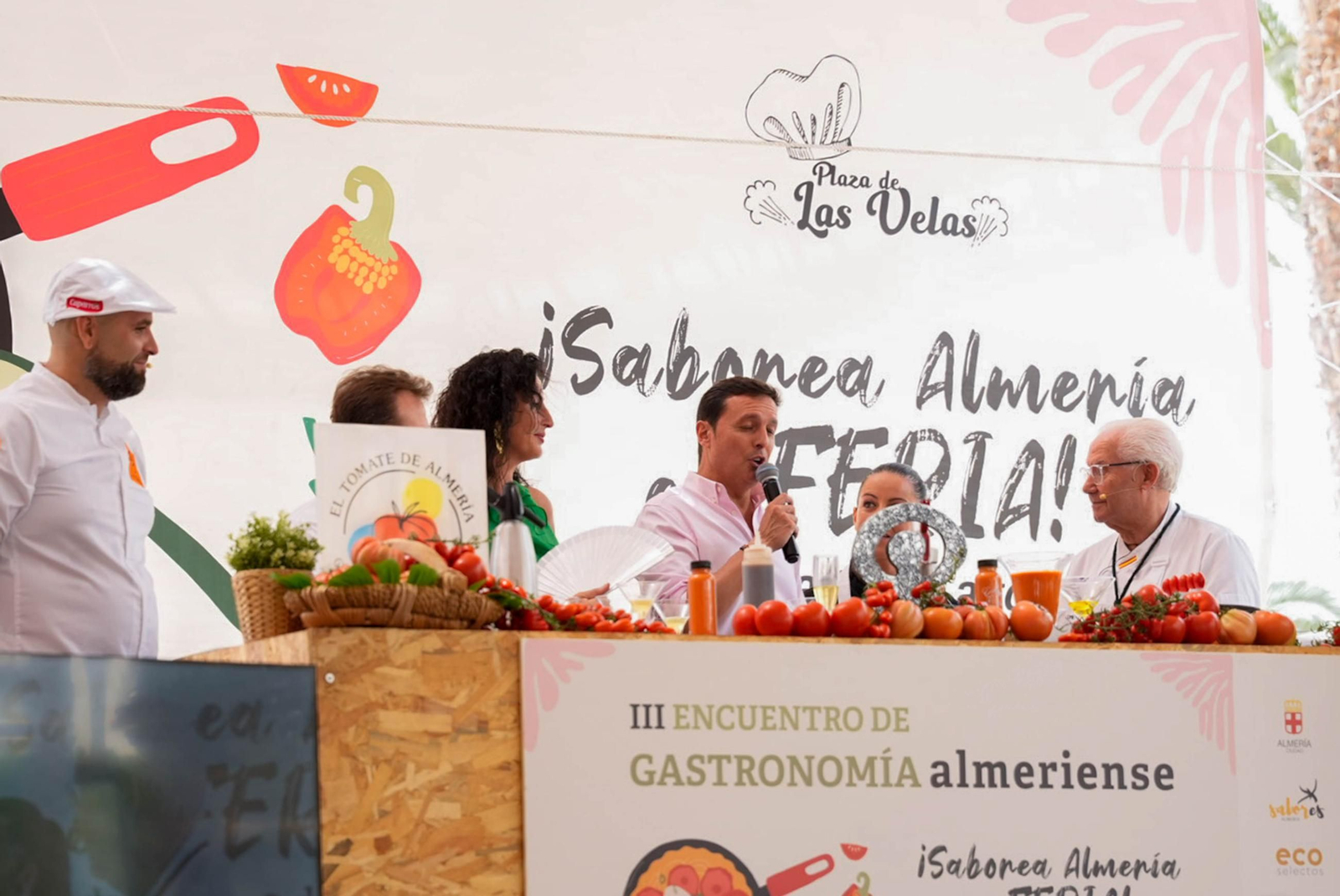 La Cofradía del Tomate y la semifinal del concurso gastronómico de la Feria de Almería, en imágenes