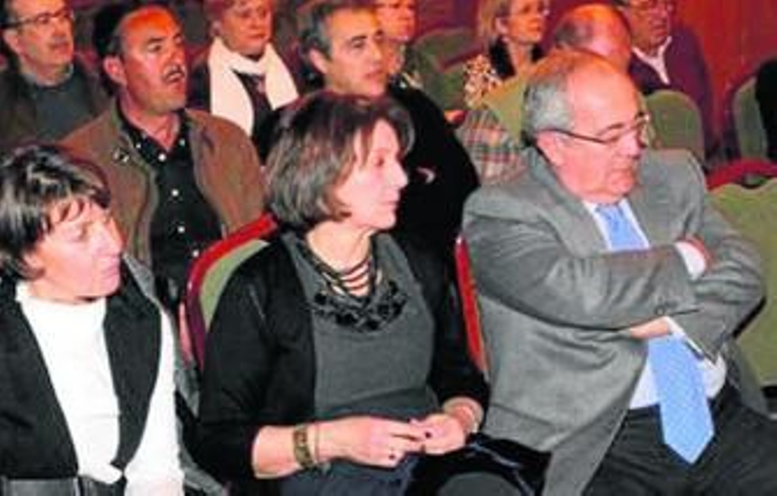 Juan Montoya, a la derecha de la imagen, en el último ciclo de conferencias 'Viernes de la Soledad'.