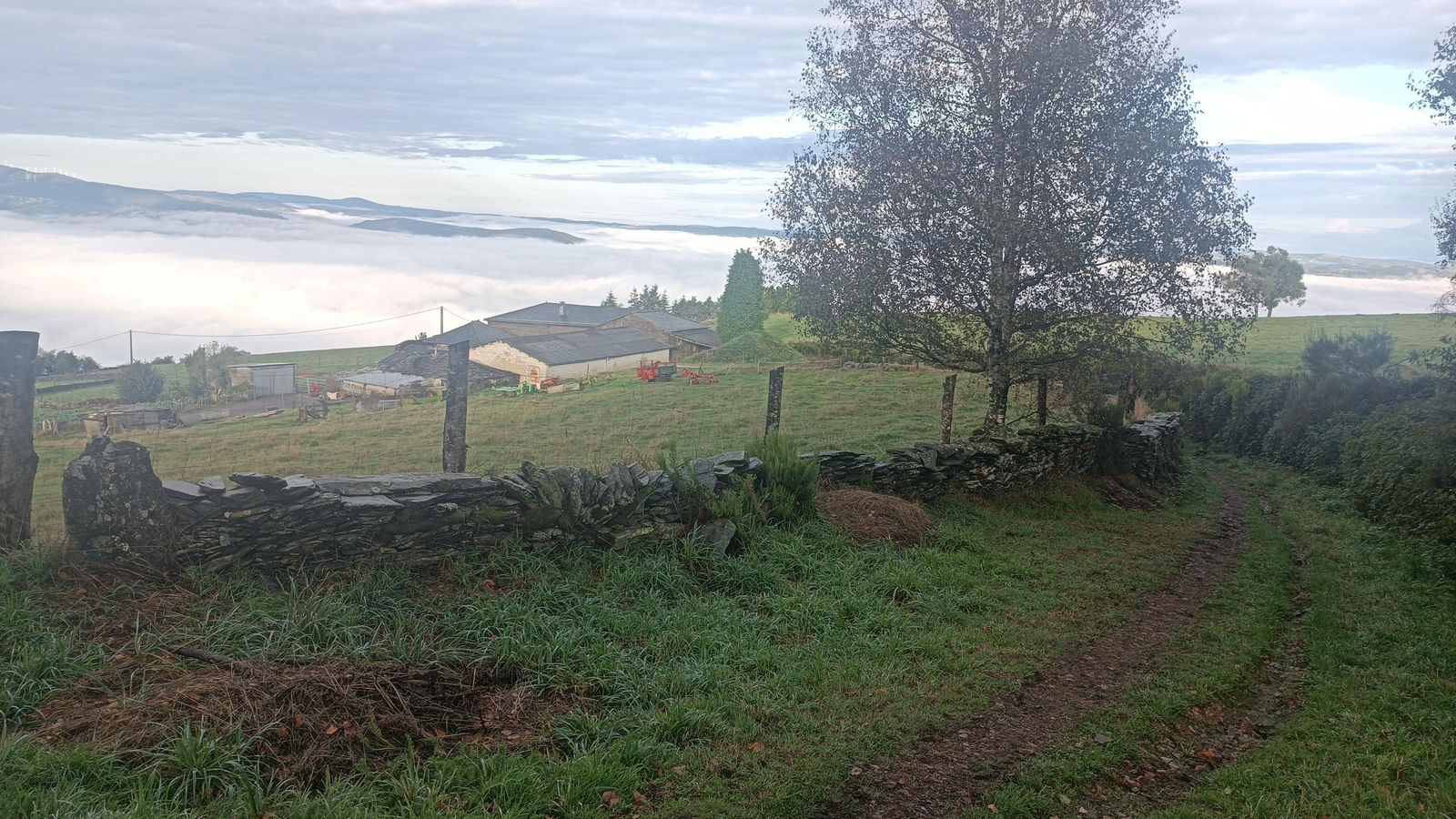 La aldea de Buspol. Aquí dejamos atrás el asfalto.