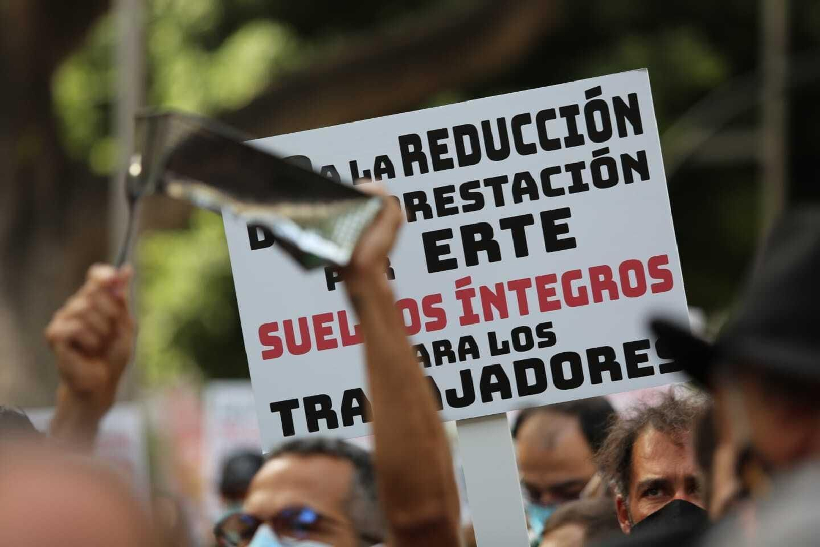 Fotos de la cacerolada de los hosteleros en Málaga, contras las medidas del Covid