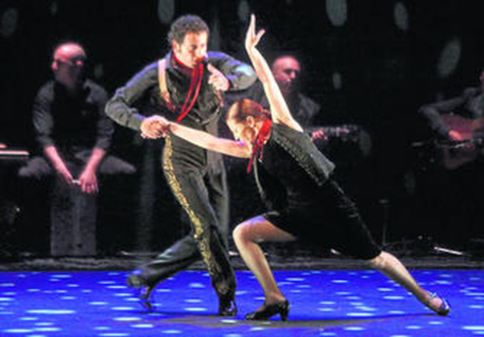 Sara Baras con José Serrano en un momento del montaje 'Esencia'.