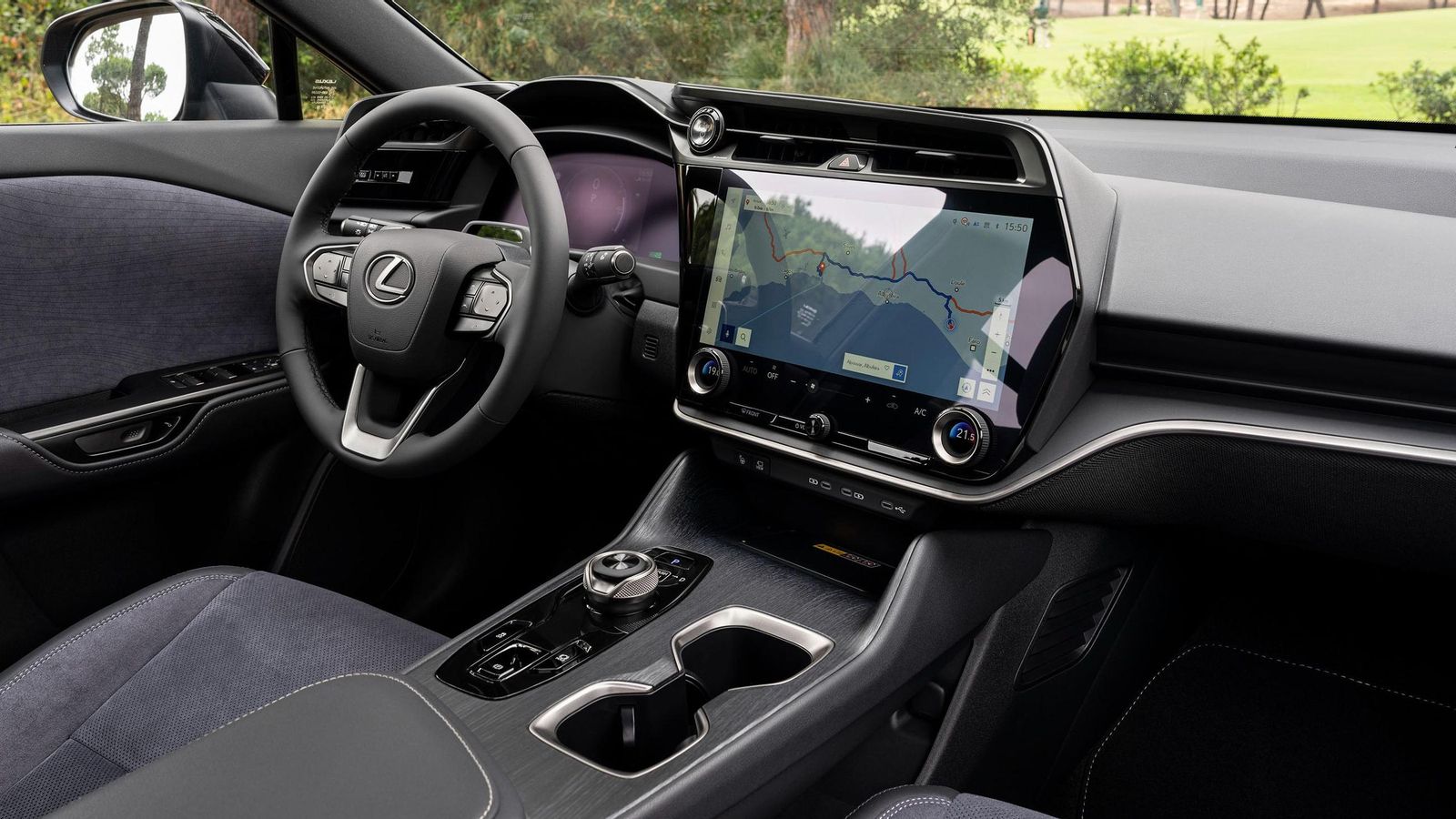 En los RZ de tracción delantera y en la versión básica de tracción total, el volante es circular; mientras que en la intermedia de los AWD se puede elegir uno u otro sin sobrecoste.