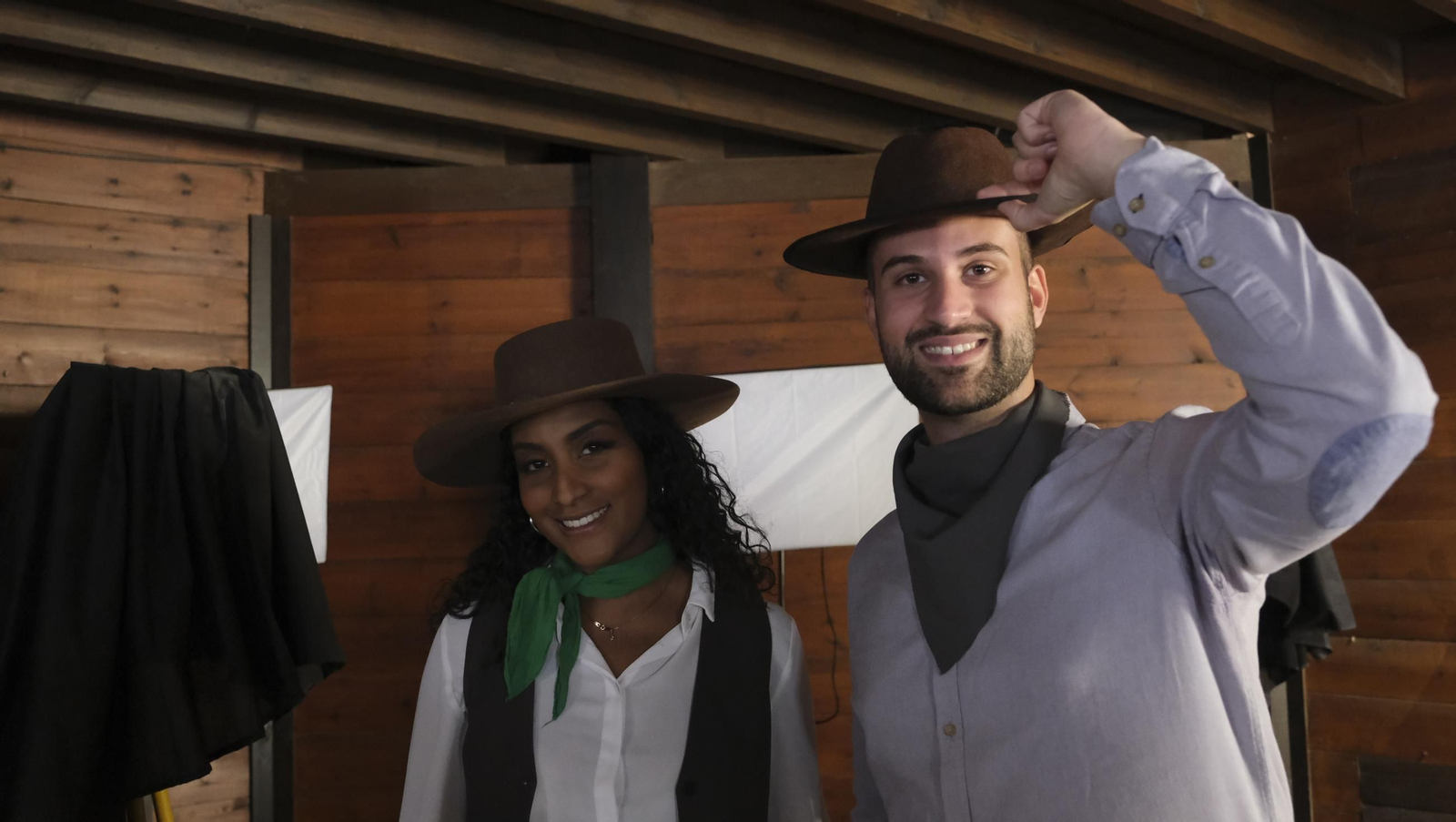 Fotos del rodaje de un videoclip de Coyote Dax, en el MiniHollywood Oasys de Tabernas