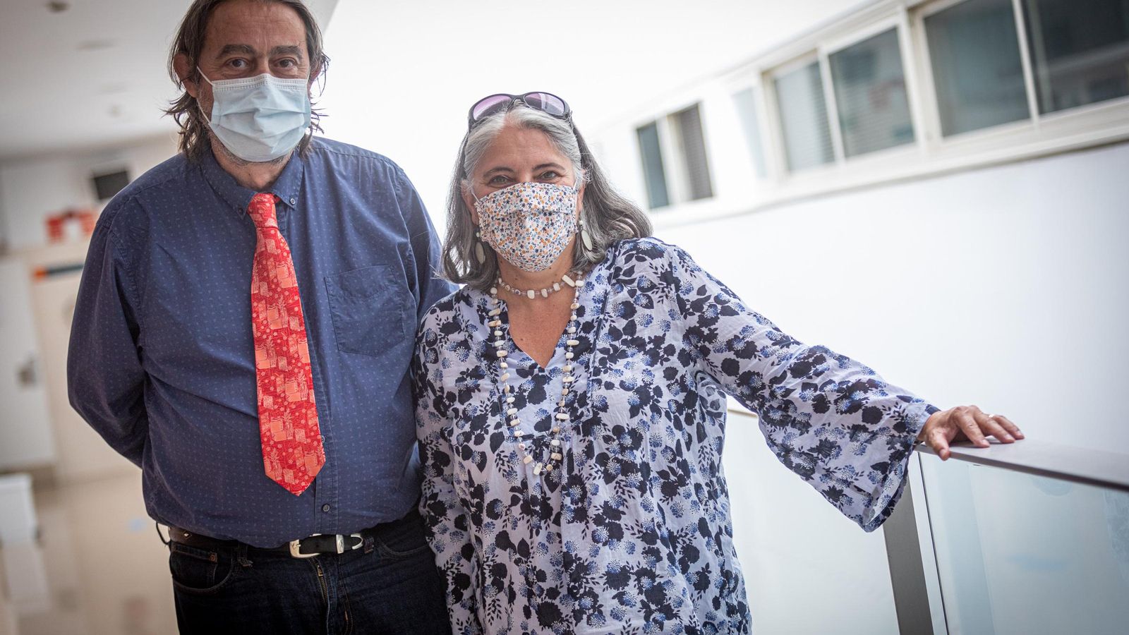 Los virólogos del Hospital Monte Sinaí de Nueva York en la Facultad de Enfermería y Fisioterapia de Cádiz, donde tuvo lugar la entrevista.