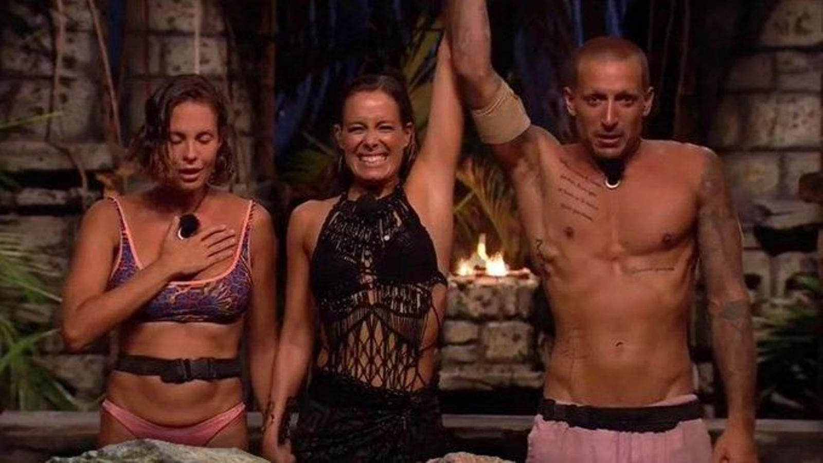 Laura Madrueño eleva el brazo del ganador de 'Supervivientes All Stars', Rubén Torres, ante Jessica Bueno Laura Madrueño eleva el brazo del ganador de 'Supervivientes All Stars', Rubén Torres, ante Jessica Bueno