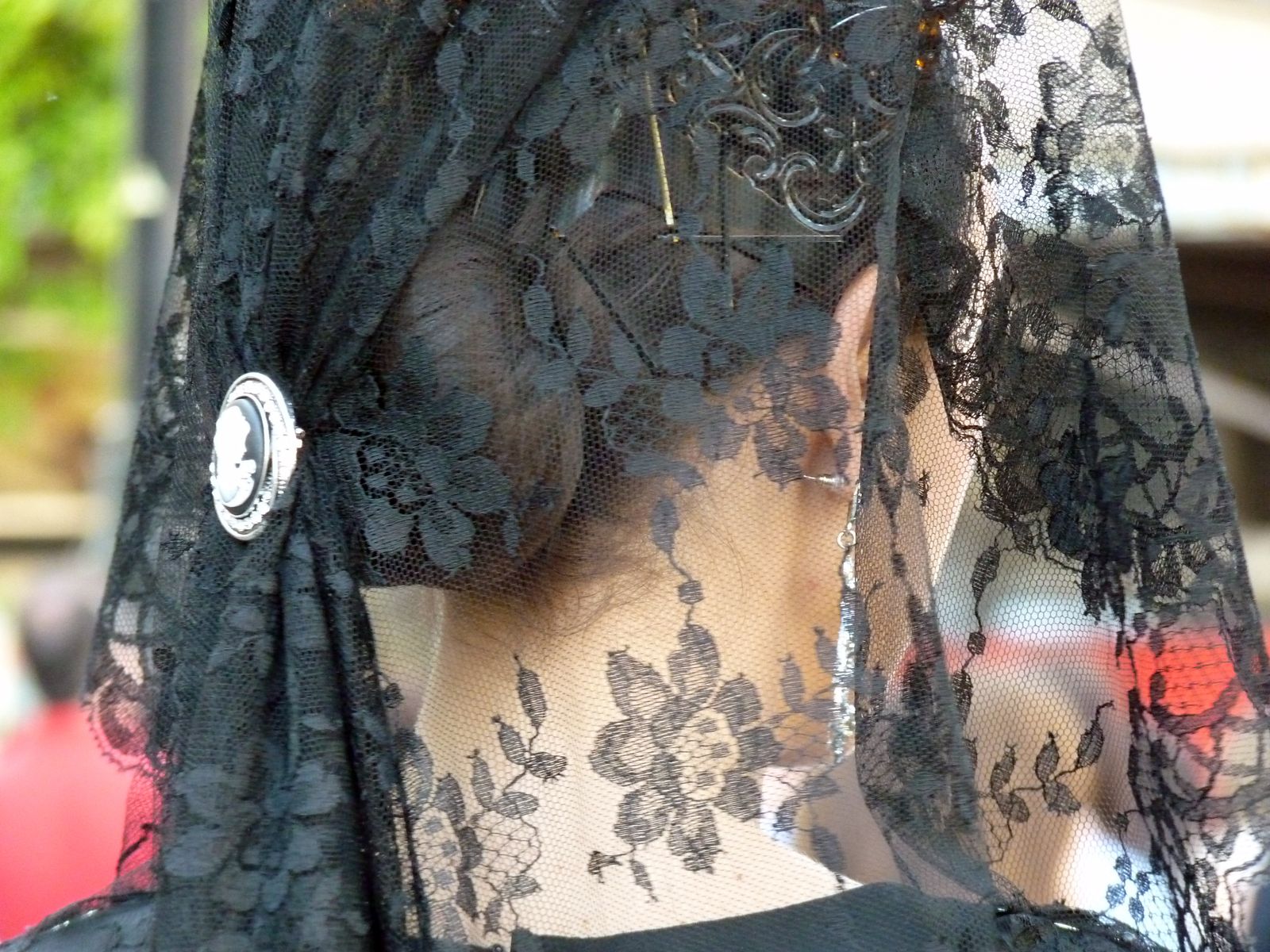 Una sevillana con mantilla negra el Jueves Santo.