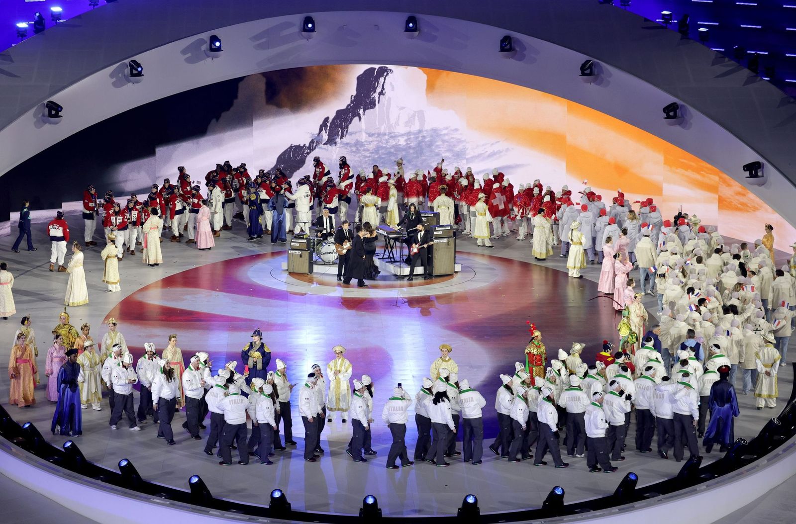 Las mejores fotos de los Juegos Olímpicos de invierno Milán Cortina d'Ampezzo 2026 | Ceremonia de clausura y jornada 17 y última