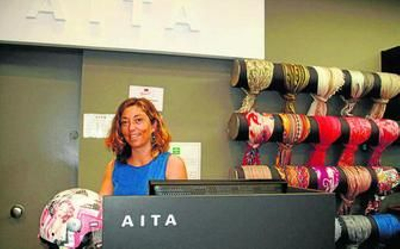 Aïta, firma líder en complementos de mujer, aterrizó en Huelva hace año y medio de la mano de su franquiciada Myriam Taillefer. Cuenta ya con más de 50 tiendas en su mayoría repartidas por España.