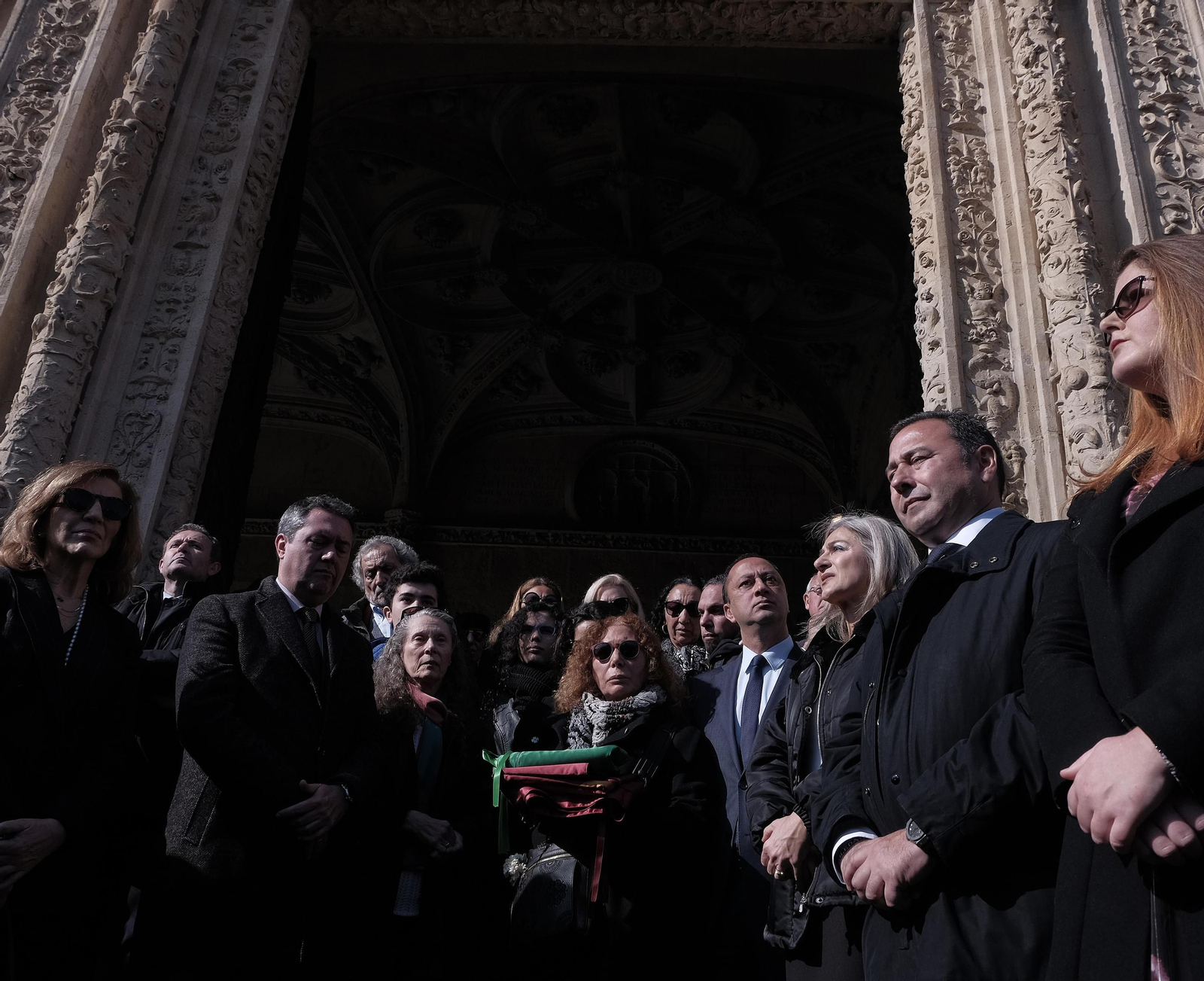 Multitudinario adiós a Salvador Távora en Sevilla