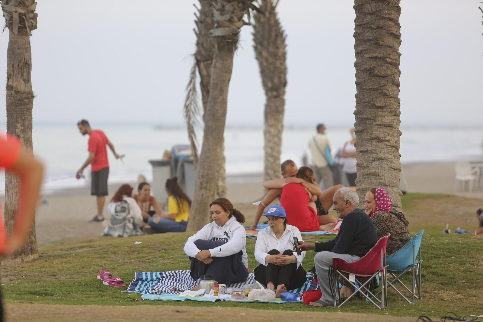 Solitaria noche de San Juan en las playas de Málaga, en fotos