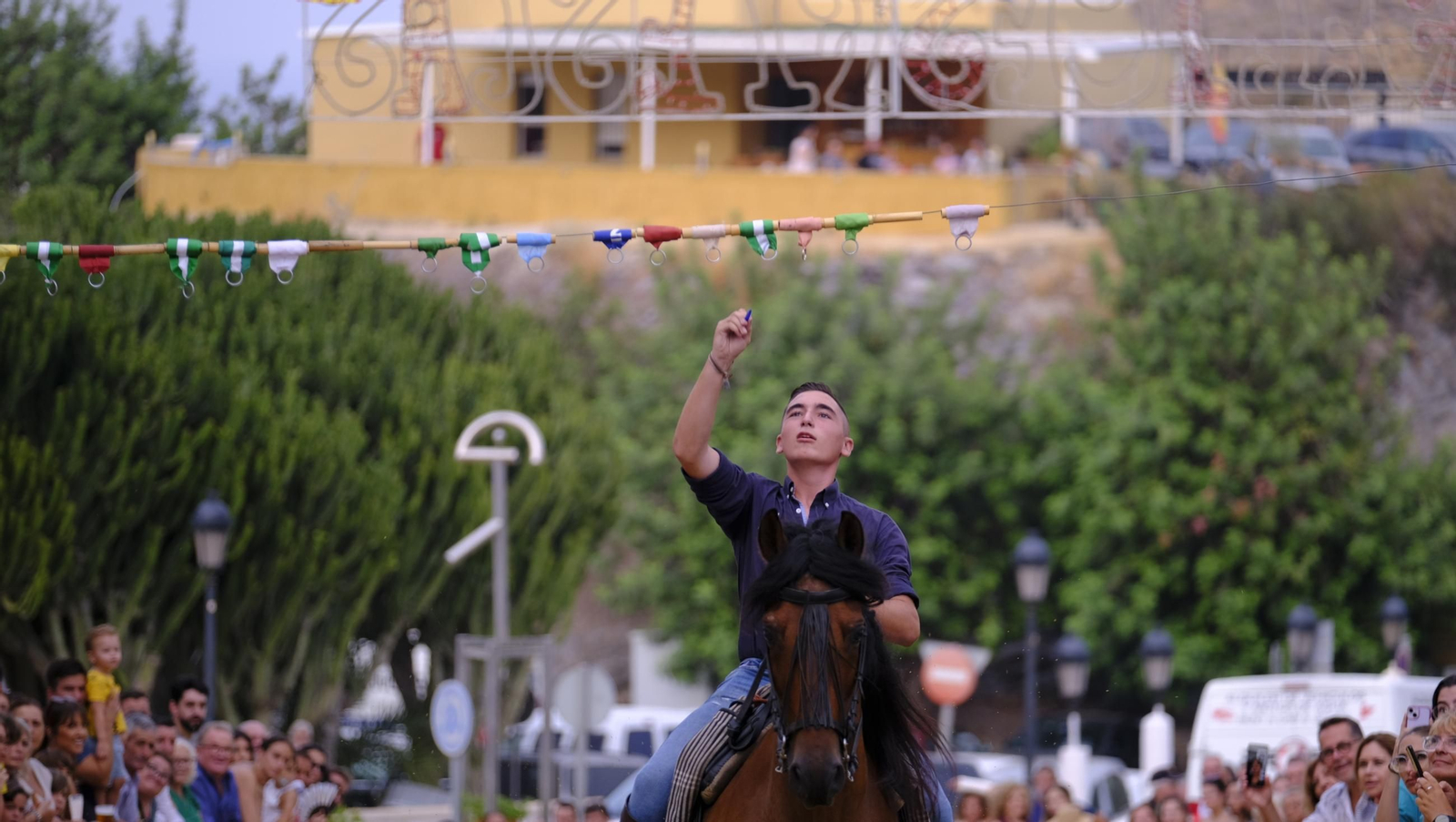 La popular carrera de cintas a caballo de las Fiestas de Mojácar, en imágenes