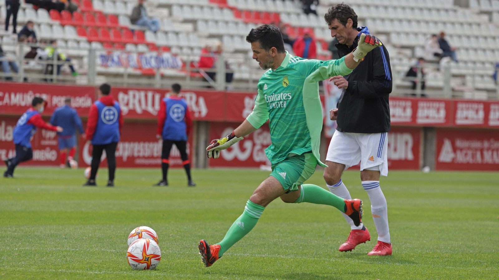 La mejores fotos del Algeciras - Real Madrid veteranos