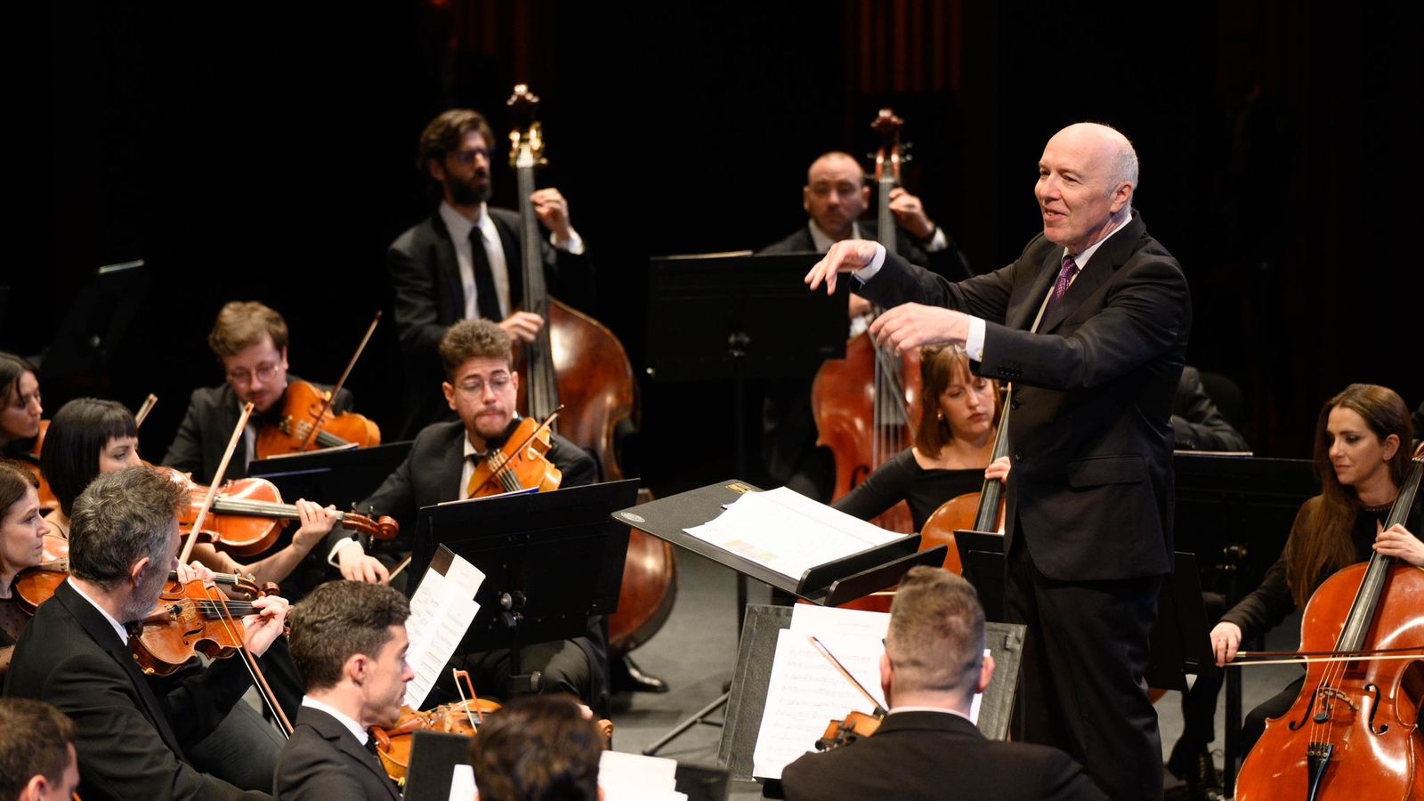 Michael Thomas dirigiendo la OCAL.