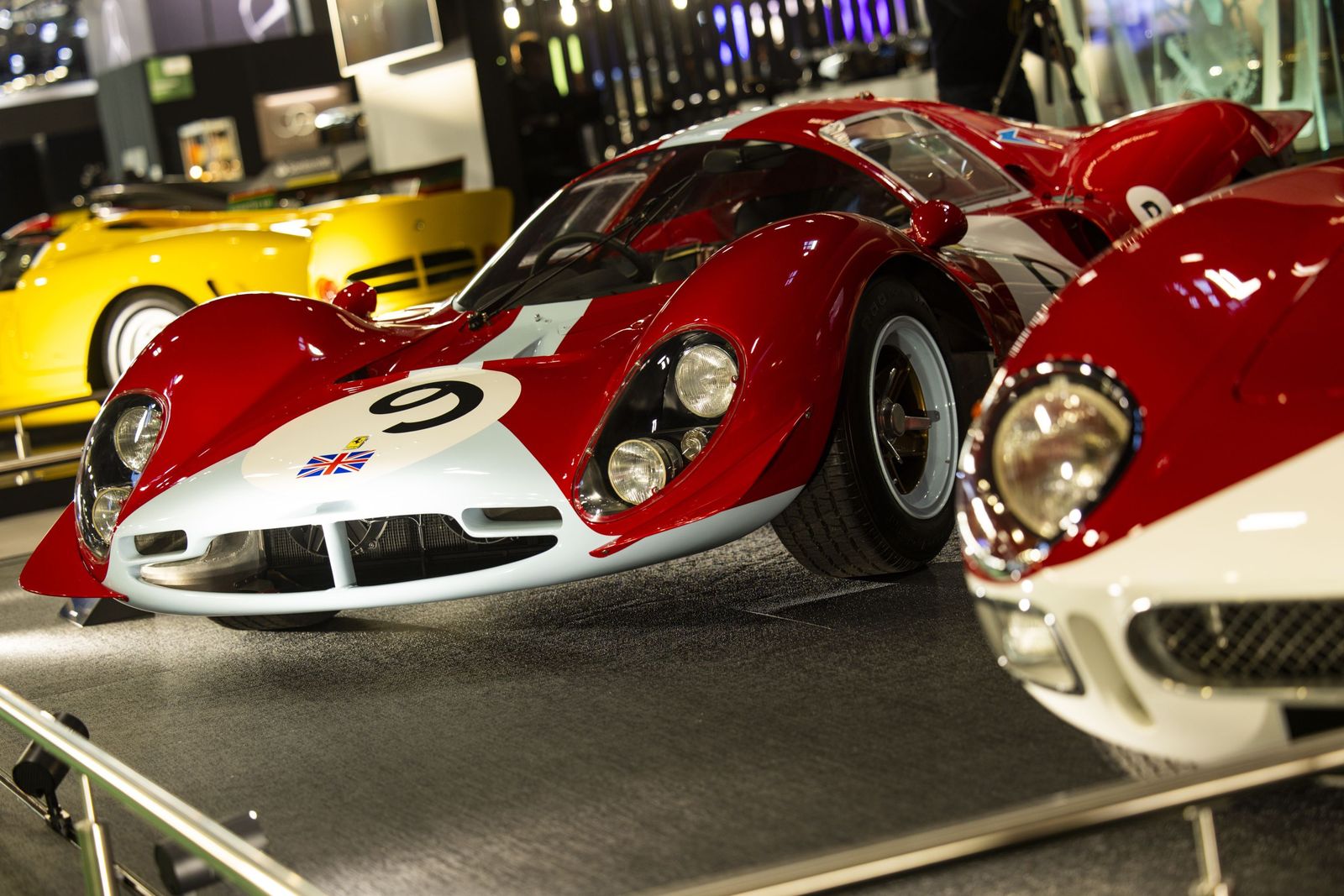Los increíbles coches clásicos de la Retromobile 2024