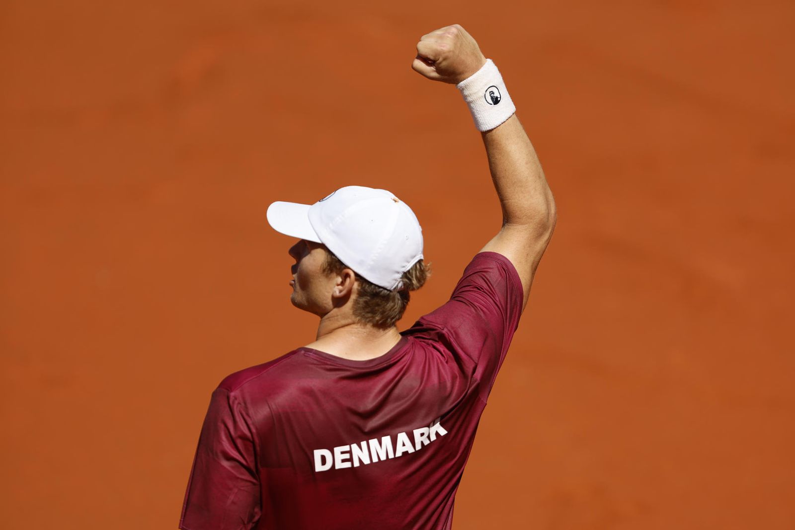 Pedro Martínez y Jaume Munar dan vida a España en la Copa Davis (1-6, 6-3 y 6-2)