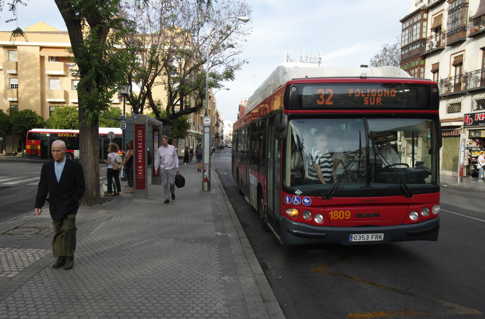 Parada de la línea 32 de Tussam.