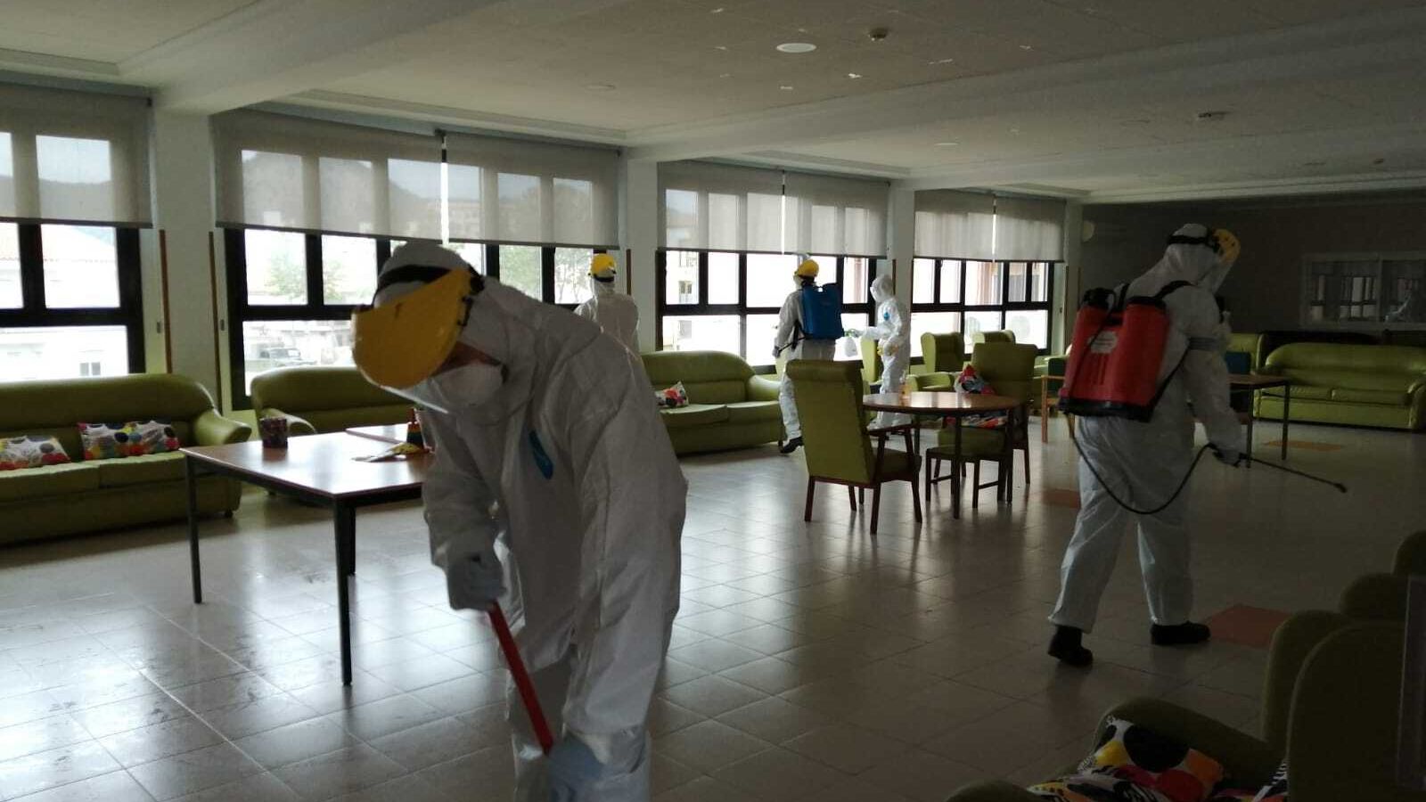 La  Brigada de Zapadores de La Legión desinfectó la residencia en abril.