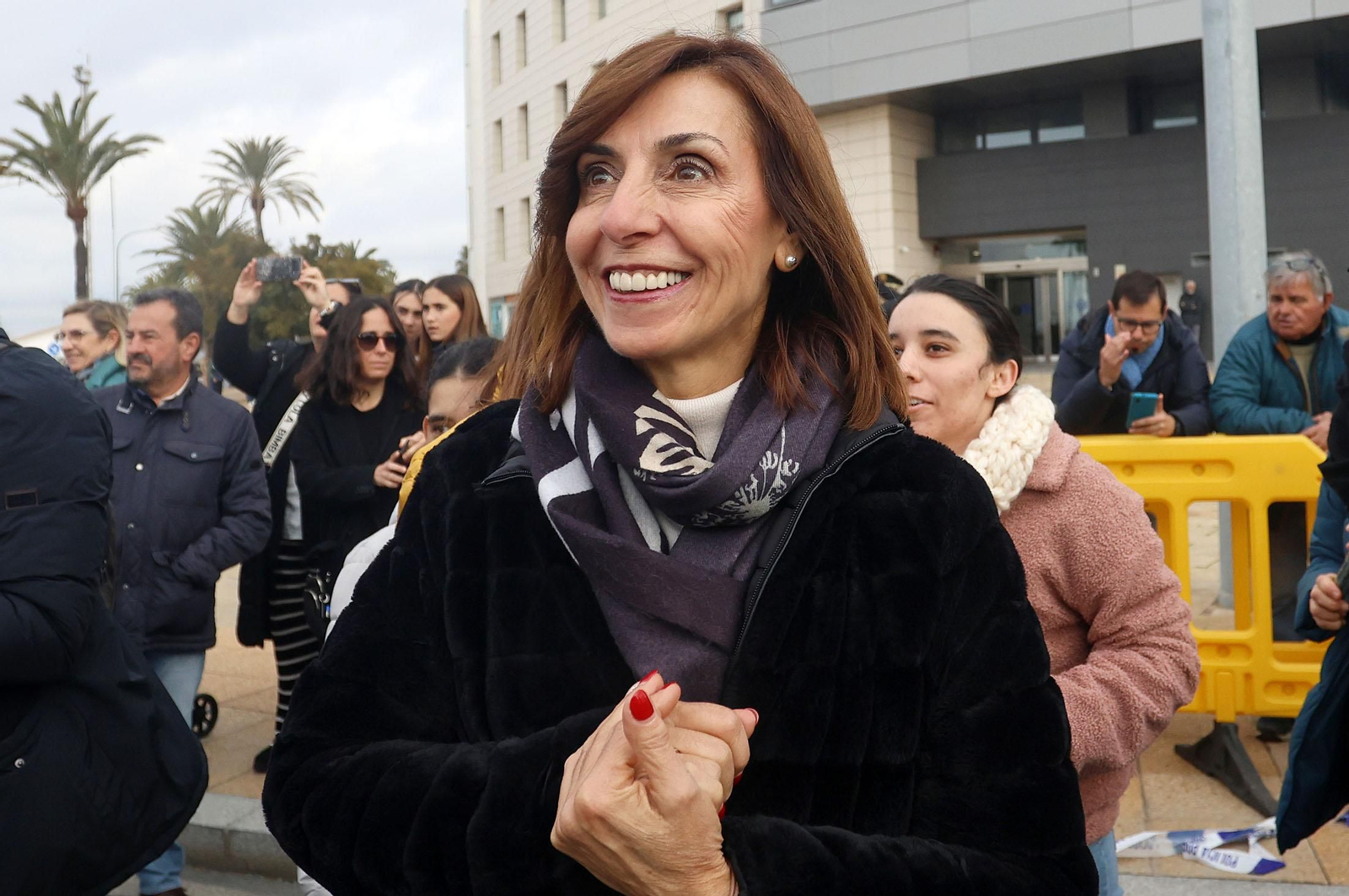 Imágenes del recorrido en camello de los Reyes Magos acompañados de la Estrella de la Ilusión y del Heraldo Real