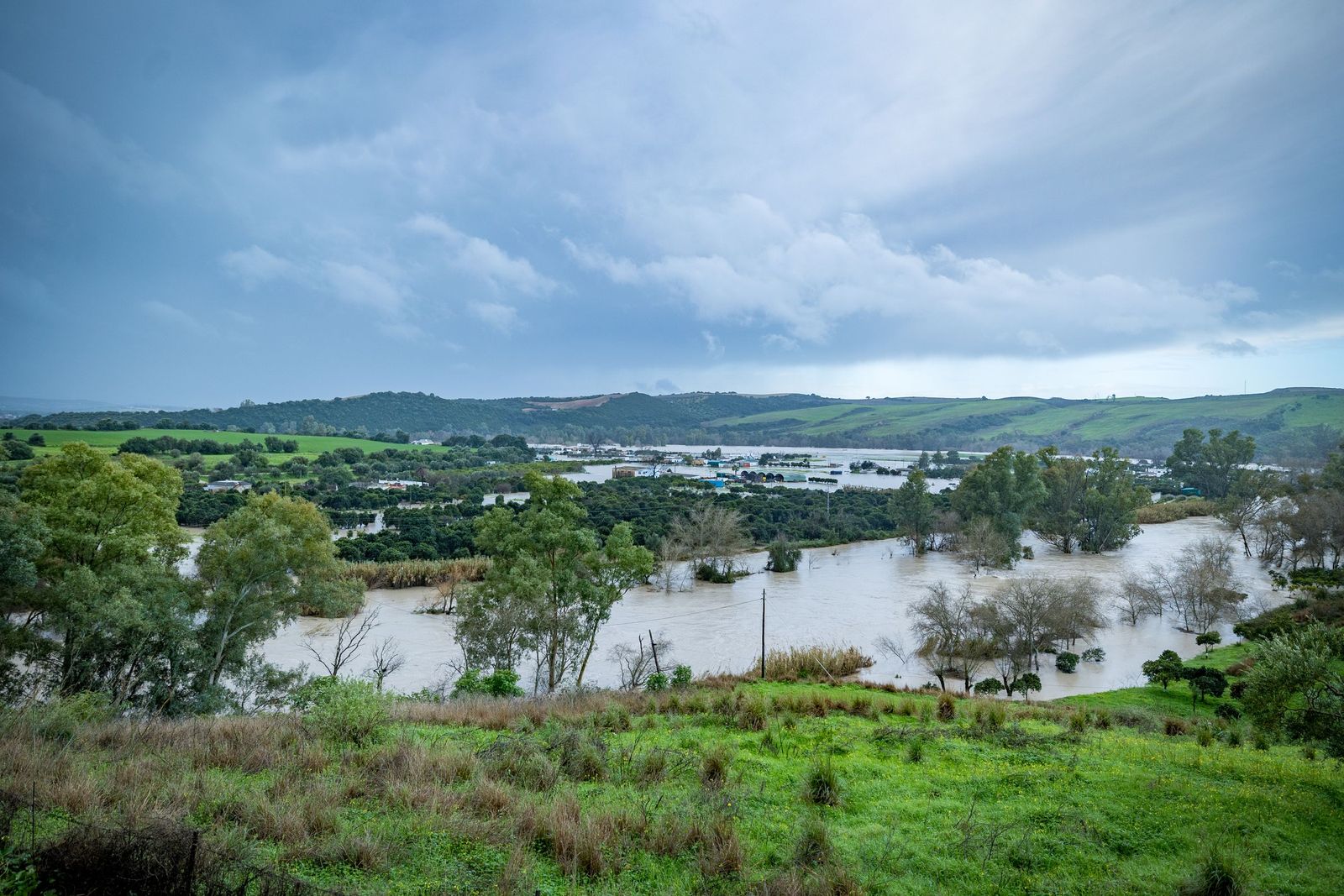 Las imágenes de las inundaciones en Arcos: la espectacular crecida del río Guadalete por la apertura de las presas