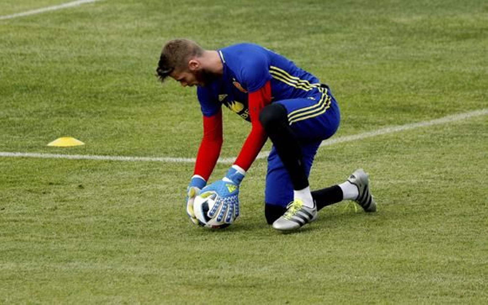 De Gea se ejercita con la selección española en la Isla de Ré durante una sesión preparatoria. /EFE