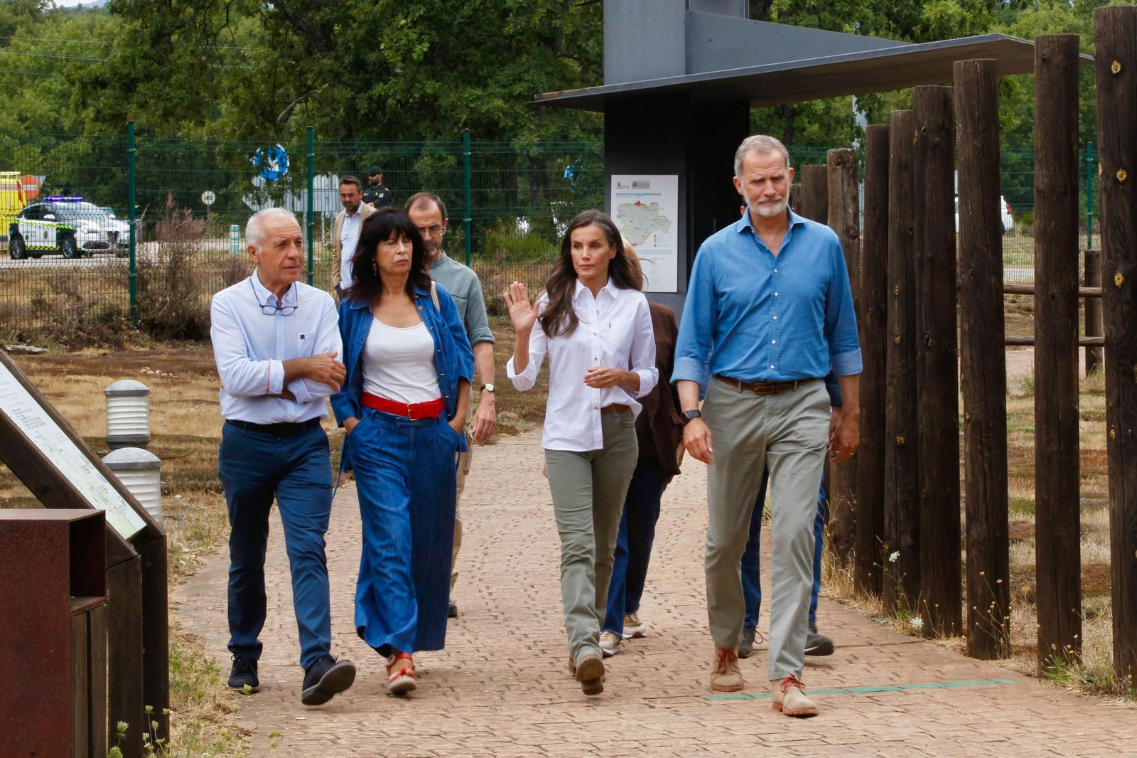 Las fotos de la visita de los Reyes a las zonas afectadas por los incendios en Sanabria y Las Médulas