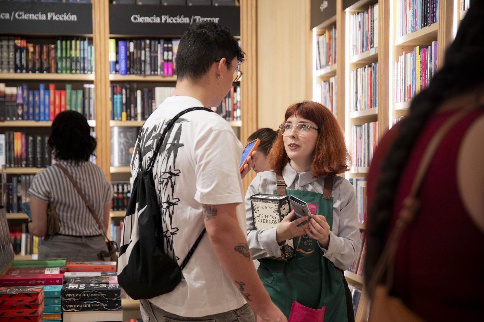 Las imágenes de la apertura de la Casa del Libro en el Centro Comercial Torrecárdenas de Almería