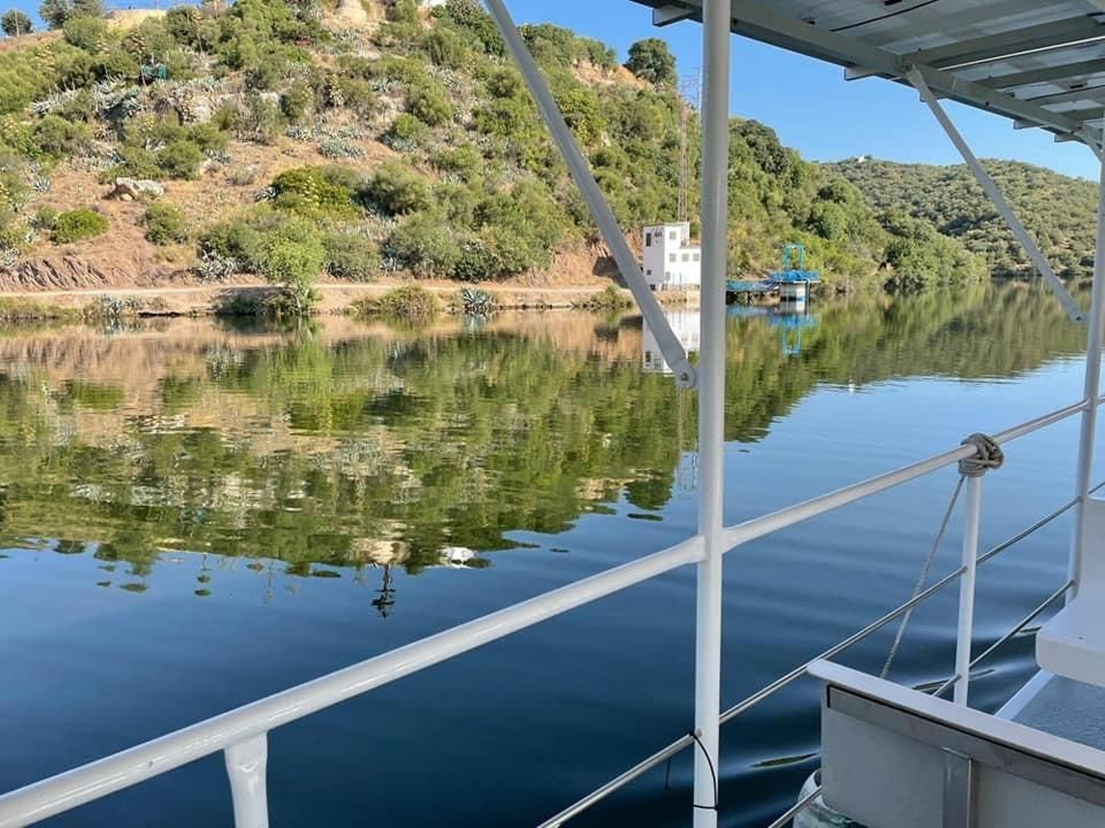 El primer viaje en barco por el Bembézar, en imágenes