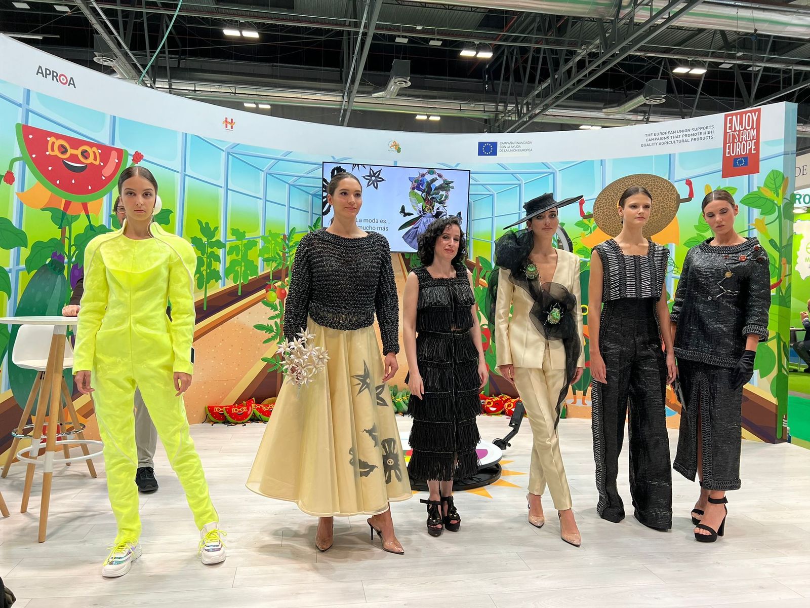 Modelos diseñados con deshechos de invernaderios.