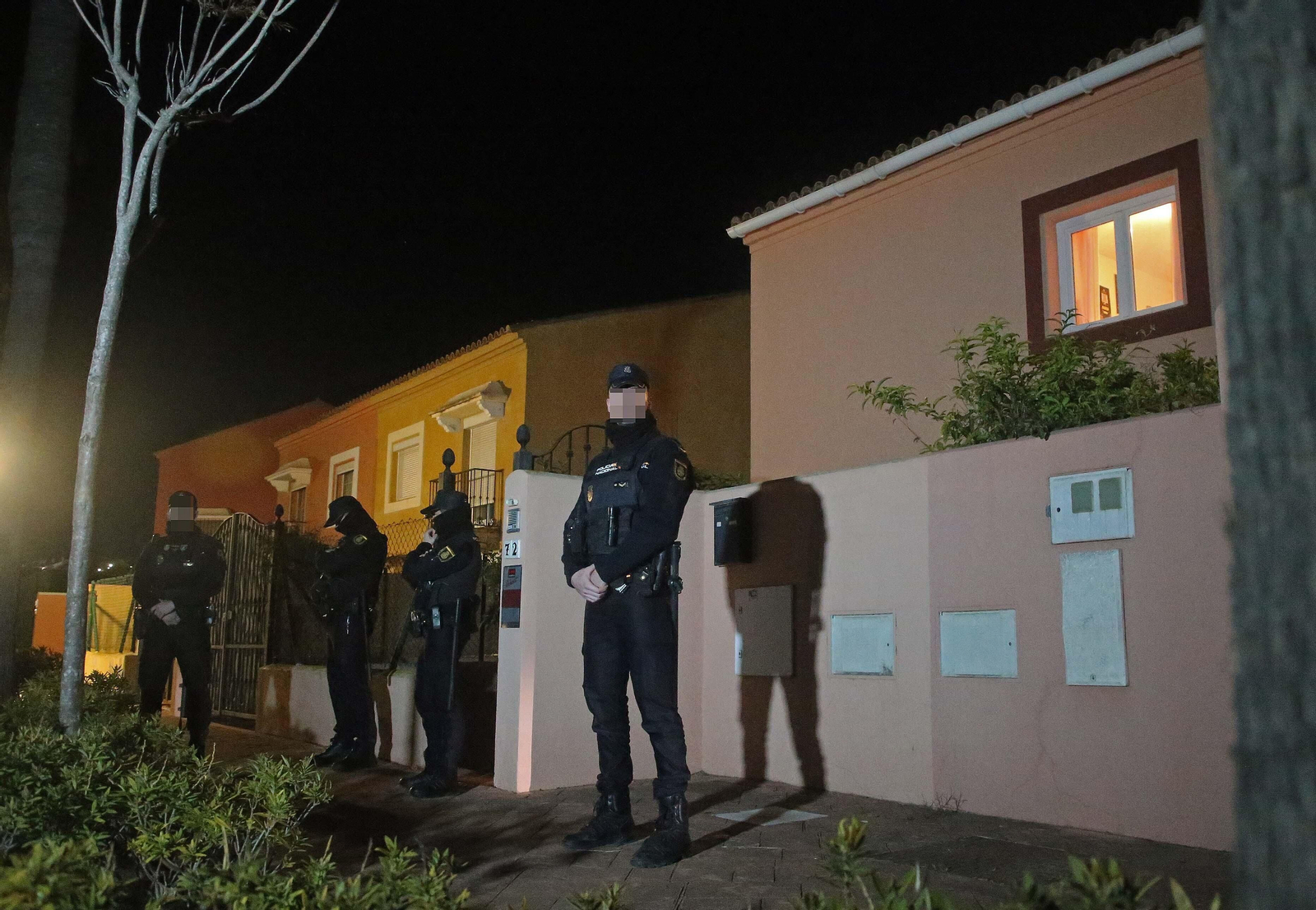 Fotos de la investigación de la Policía Nacional por dos muertes en La Alcaidesa, La Línea