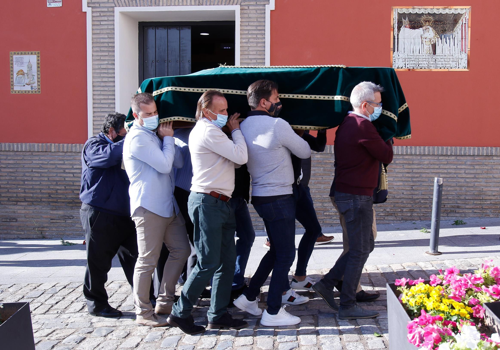 Cinco años del confinamiento por el Covid: las mejores fotos de la pandemia en Sevilla