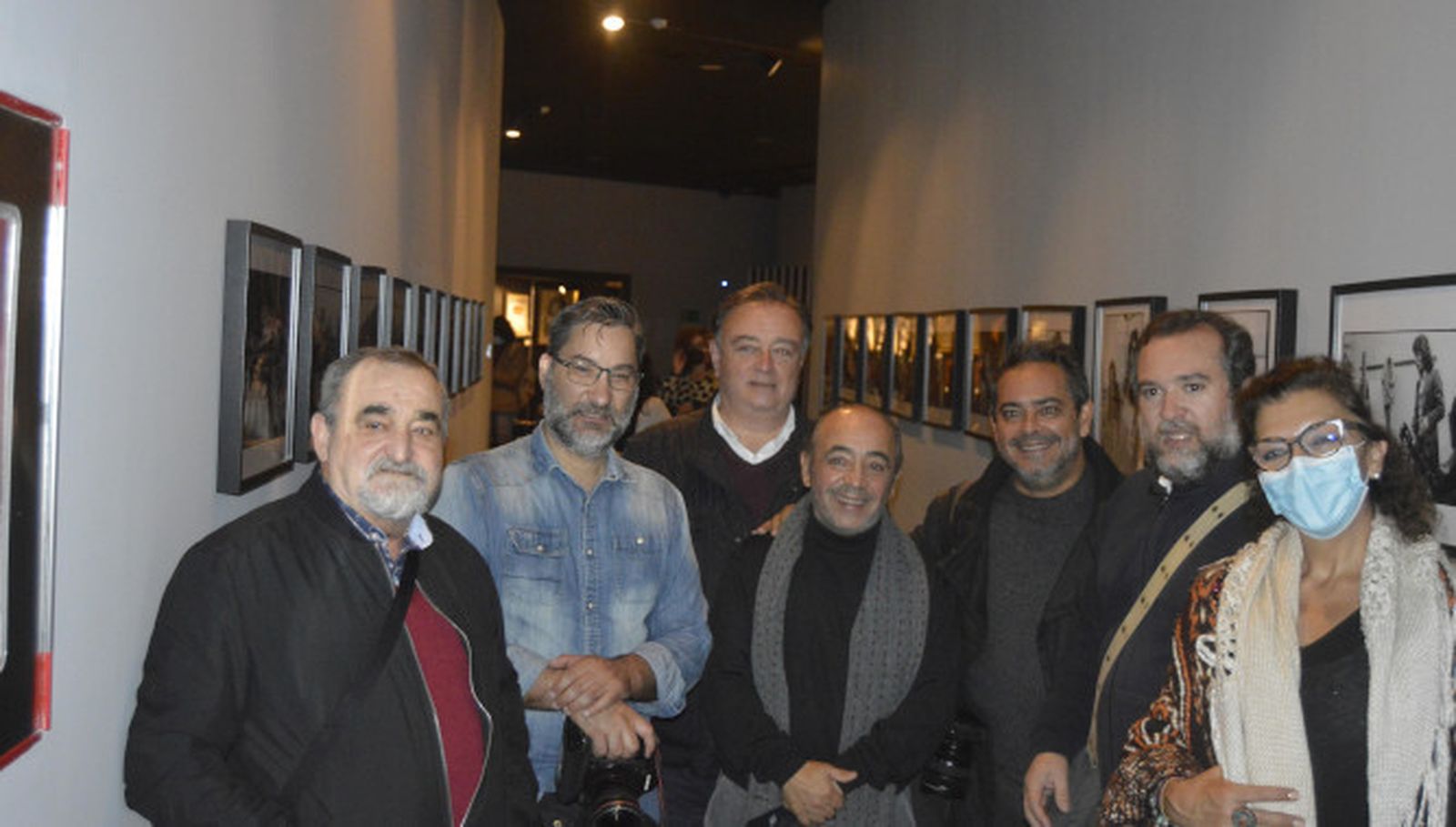 Kiki Hernández y su mujer, Carmen Romero, con los compañeros de profesión: Enrique Rioja, Román Ríos, Jesús Perulero, Julio González y Elías Pimentel.