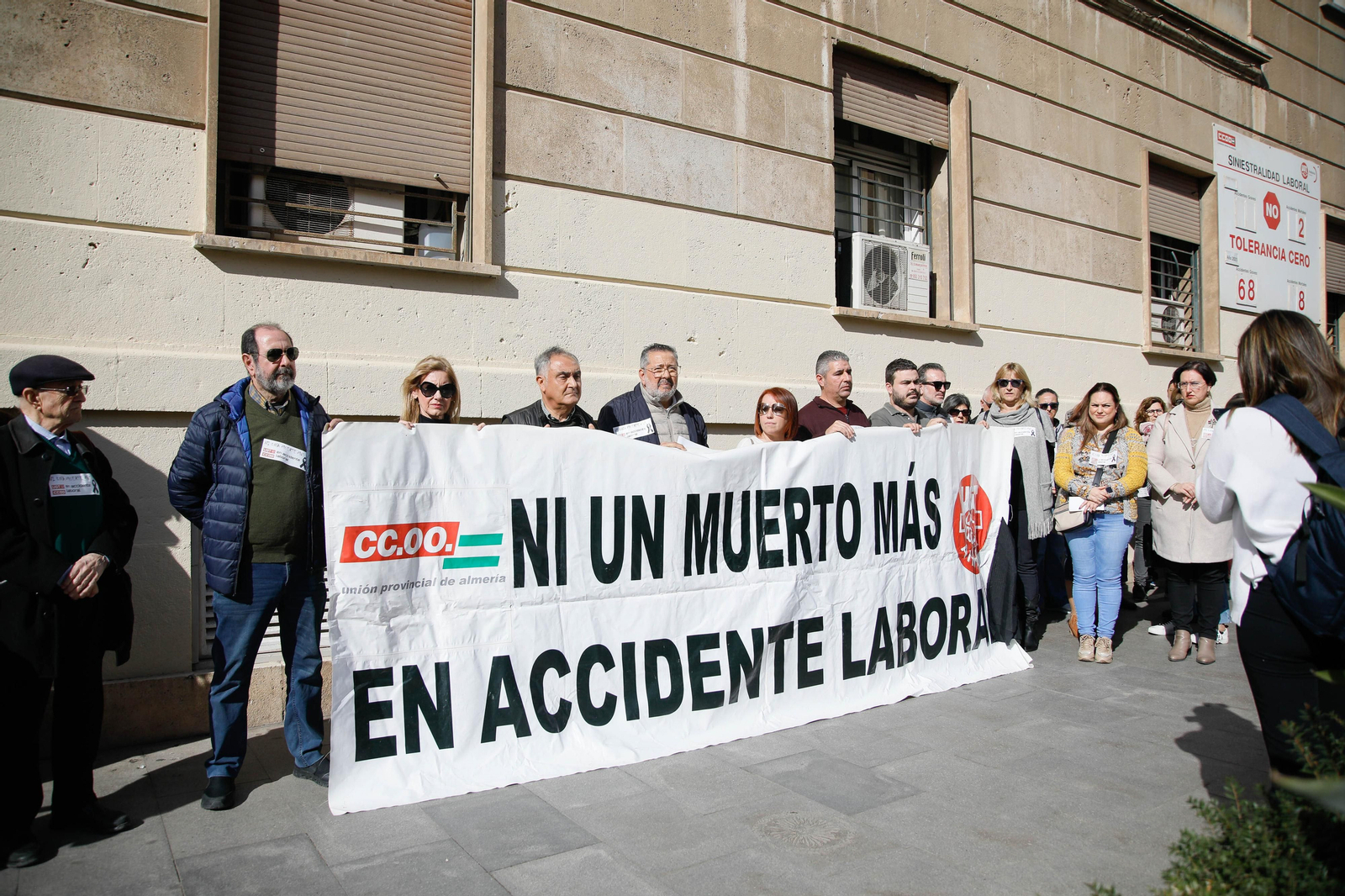 Imágenes de la concentración de CCOO y UGT  tras la muerte de un trabajador en accidente laboral