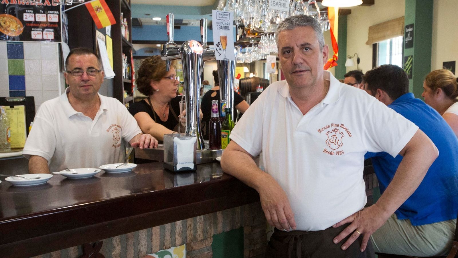 Domingo y Rafael, trabajadores del Mesón Pino Montano