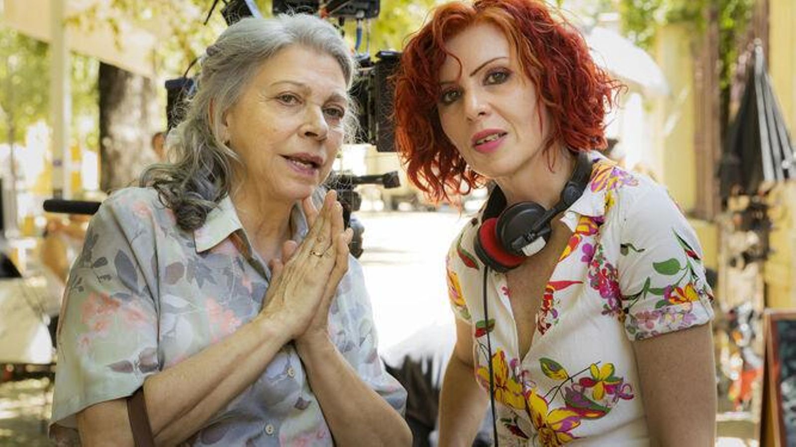 Kiti Mánver y Patricia Ortega, en el rodaje de 'Mamacruz'.