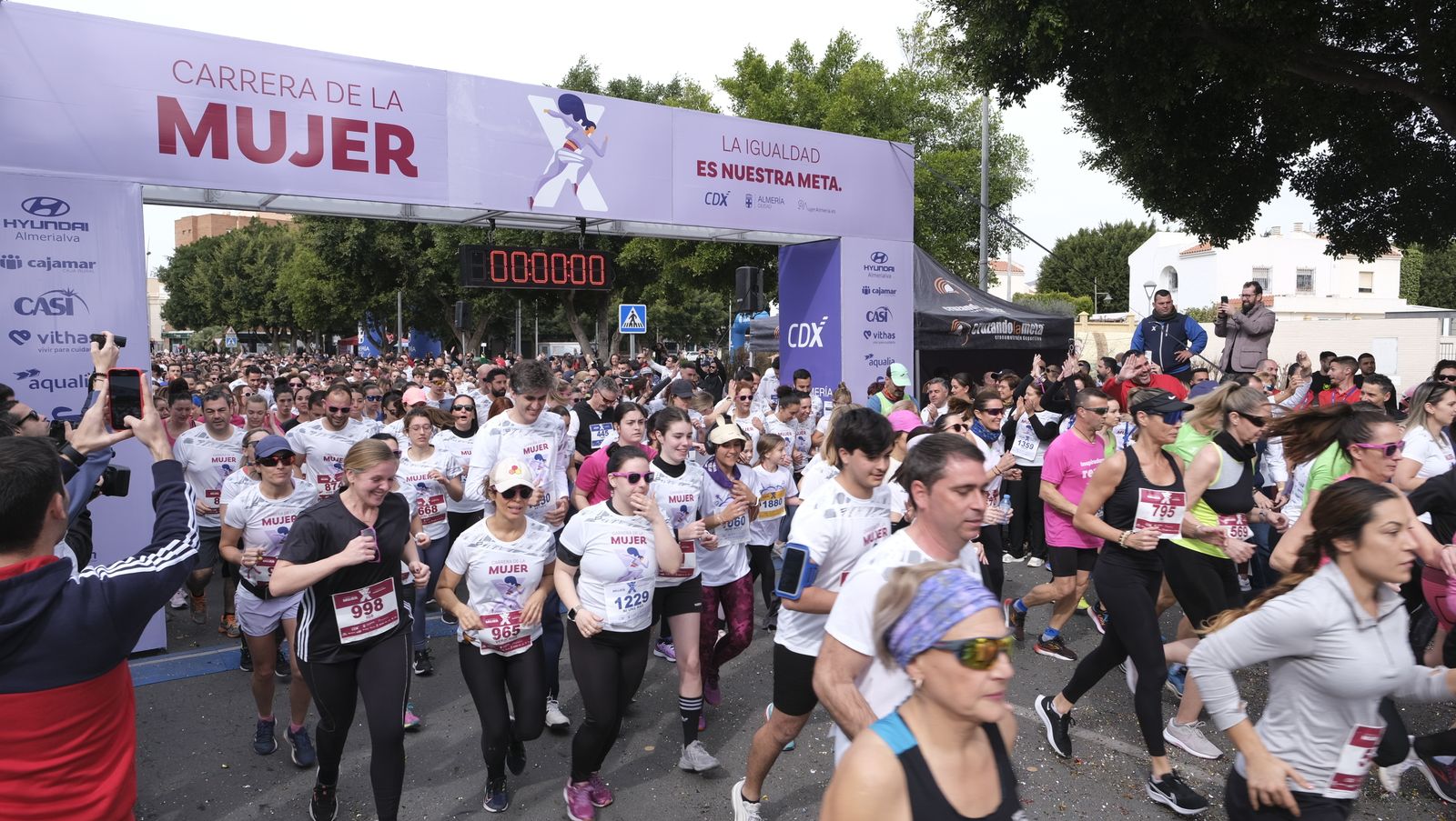 Imágenes de la Carrera de la Mujer 2023 en Almería