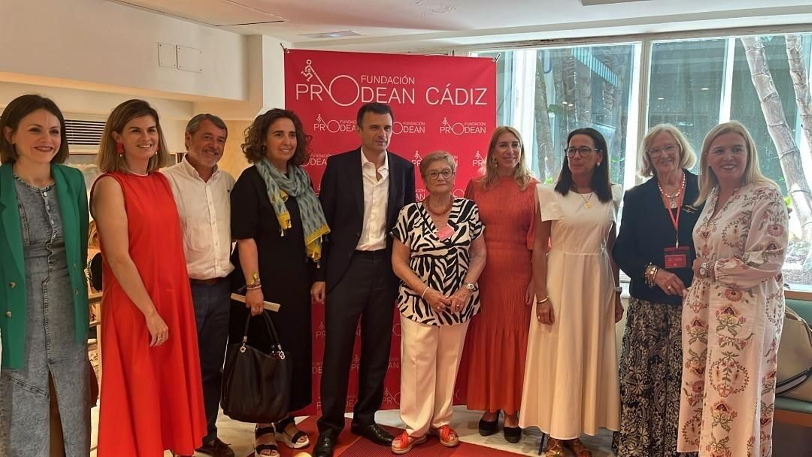 Beatriz Gandullo, María Jiménez, Alfonso Candón, Ana Sánchez, el alcalde de Cádiz Bruno García, Mamen Camacho,  Inmaculada Olivero, Maribella Zamorano, Teresa Ramírez de Arellano y Eva Pajares.